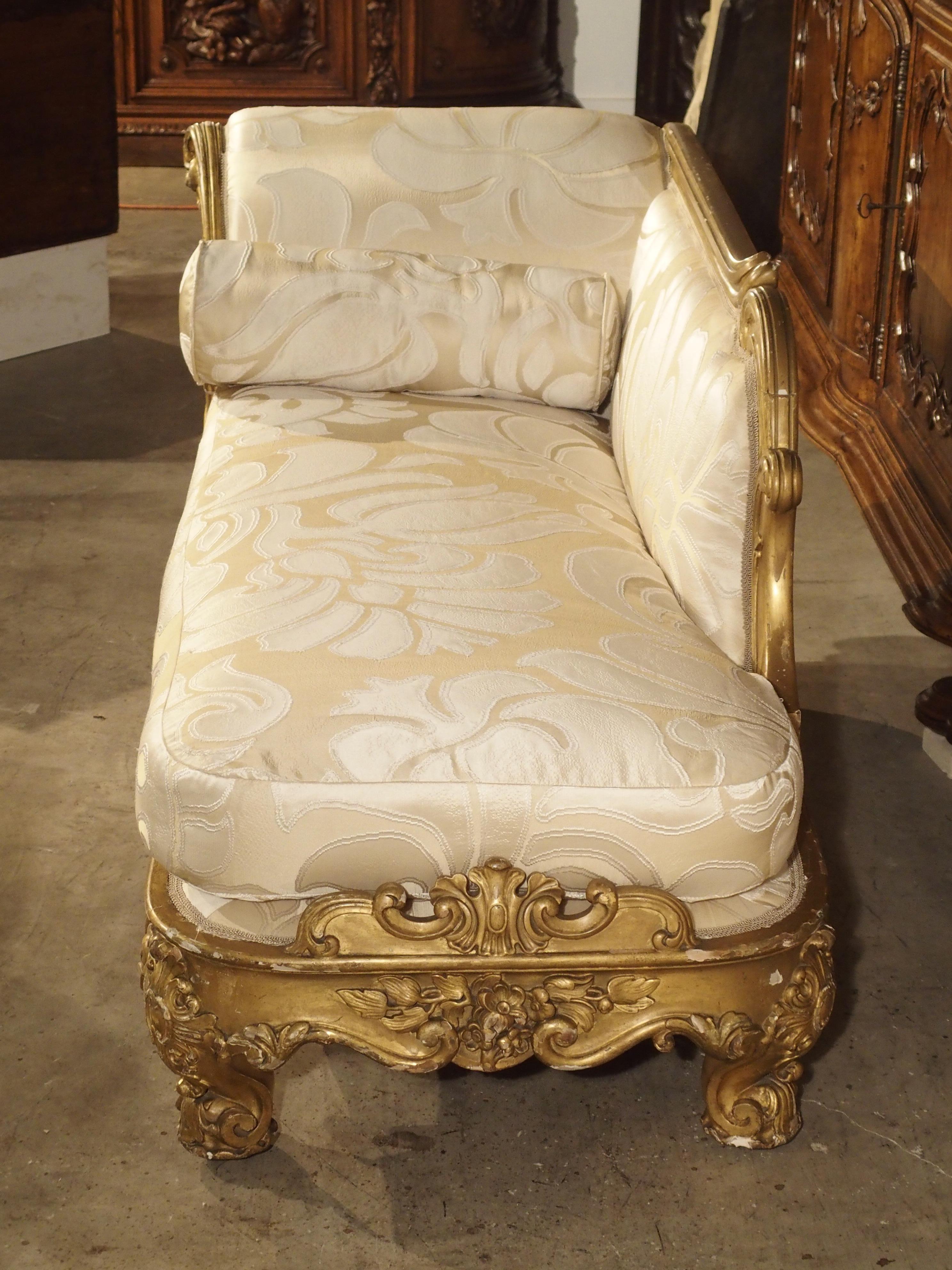 19th Century French Giltwood Chaise Lounge Upholstered in Bergamo Silk 5