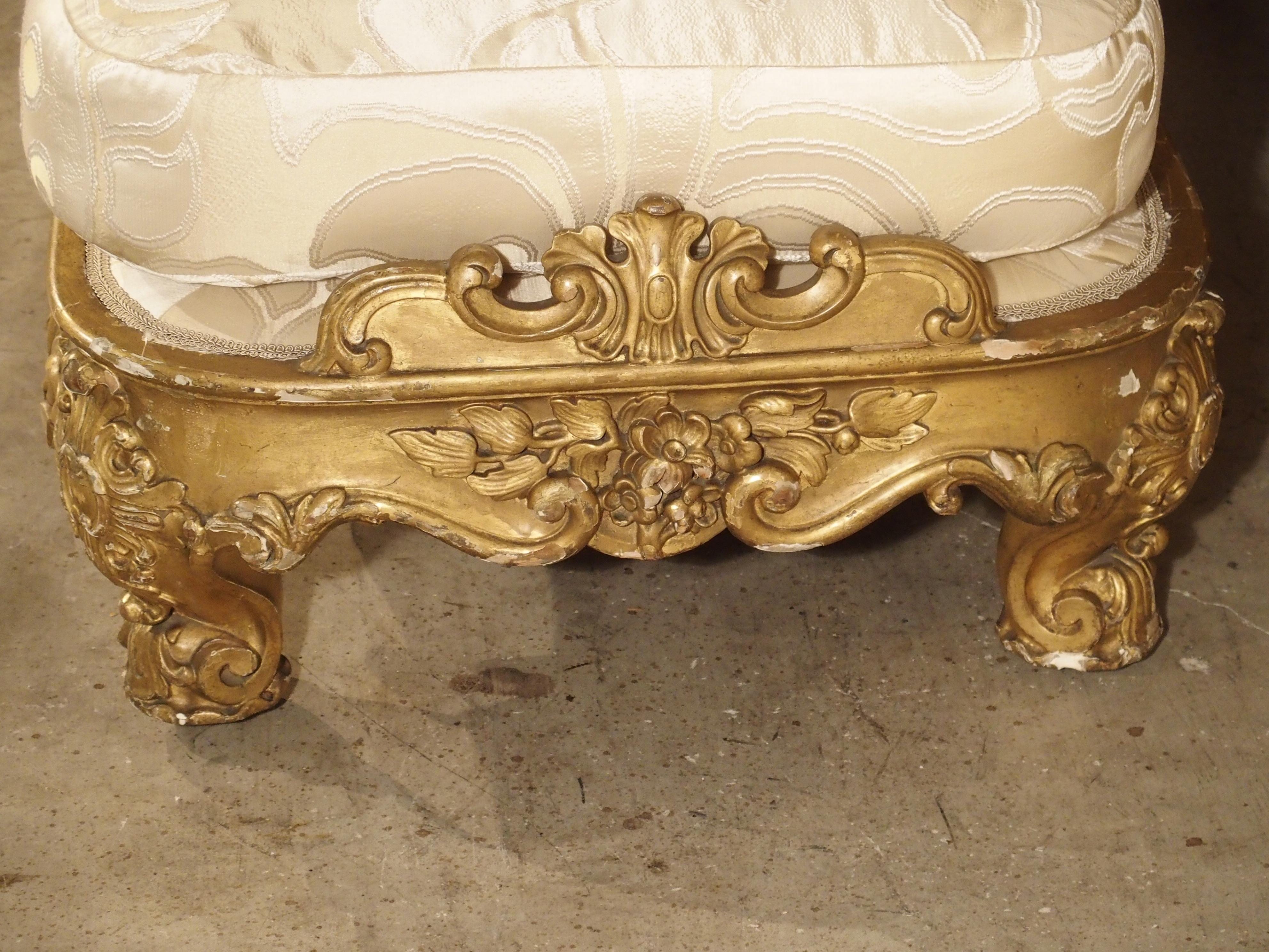 19th Century French Giltwood Chaise Lounge Upholstered in Bergamo Silk 6