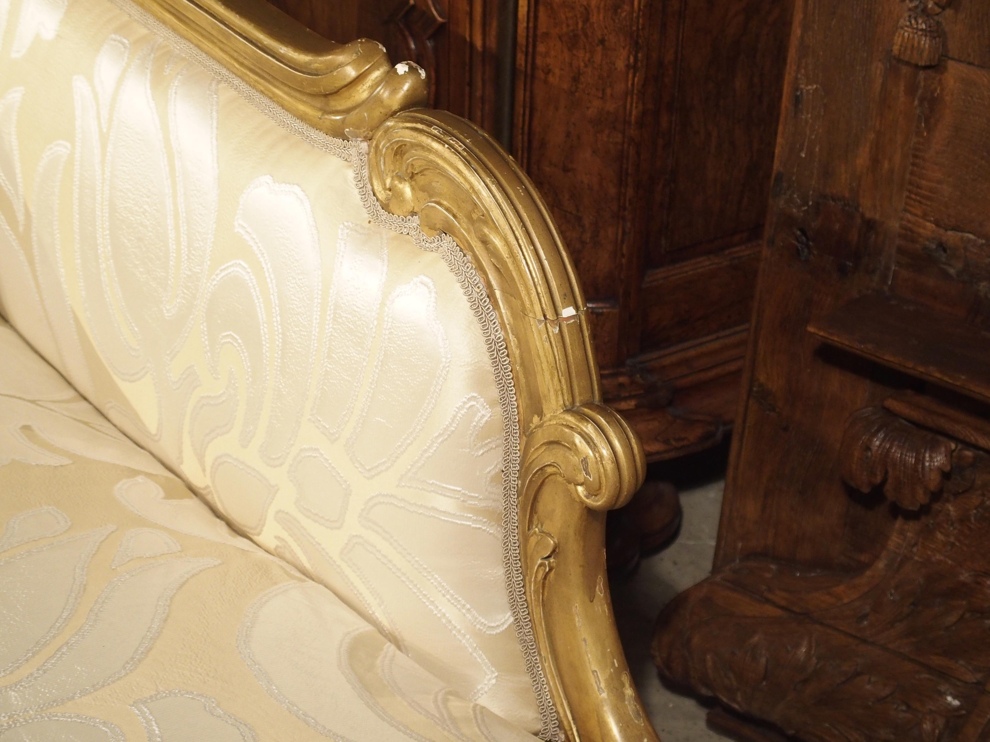 19th Century French Giltwood Chaise Lounge Upholstered in Bergamo Silk 7
