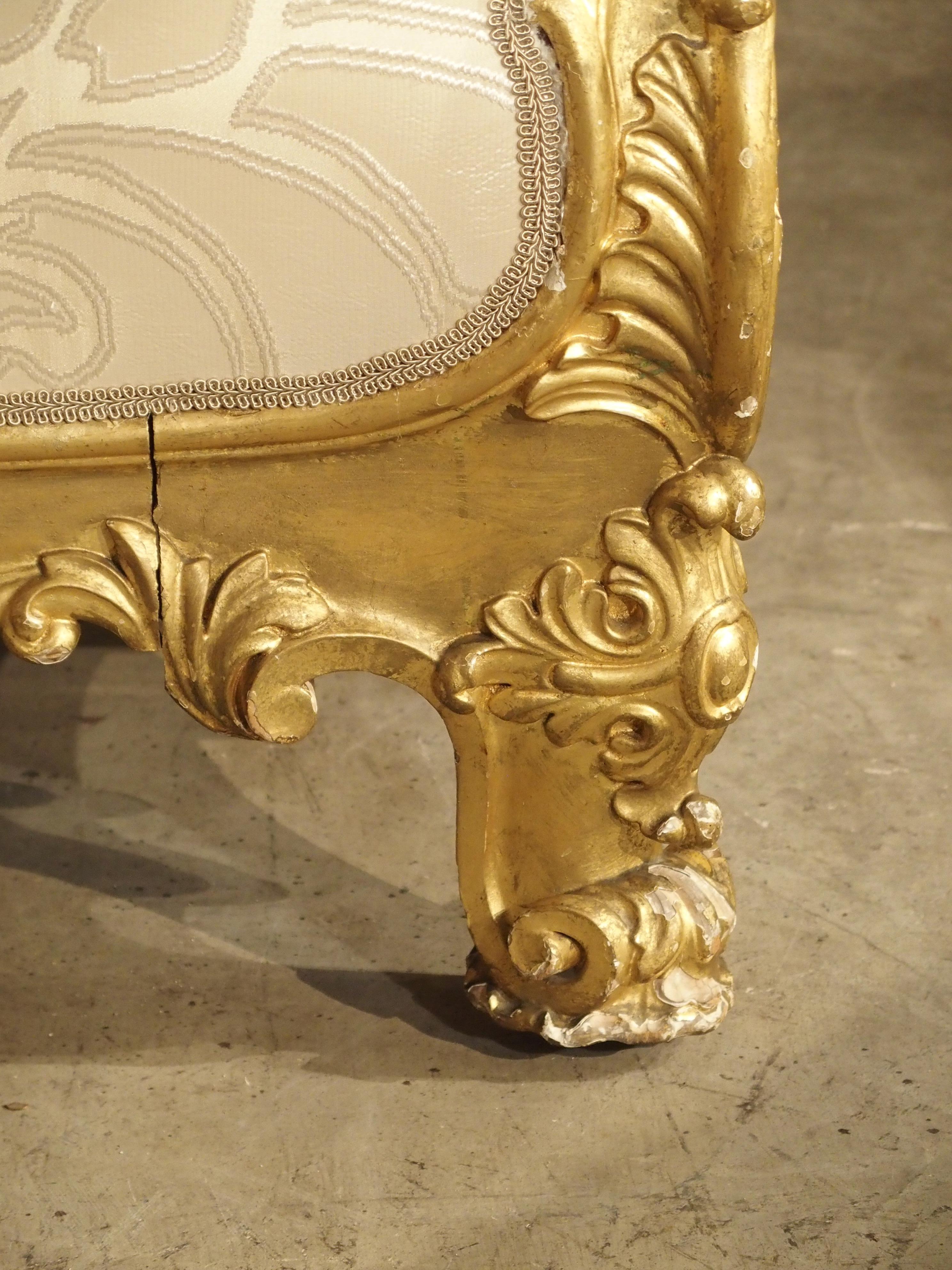 19th Century French Giltwood Chaise Lounge Upholstered in Bergamo Silk 10