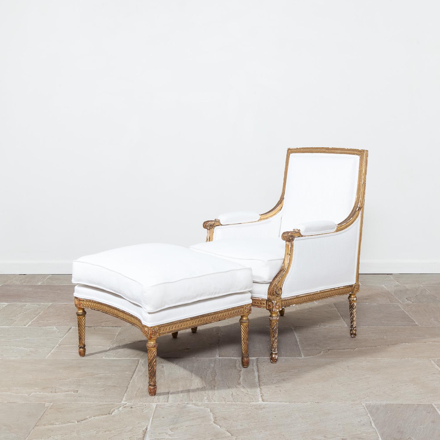 19th Century French Giltwood Duchesse Brisee, newly upholstered in White Linen 3
