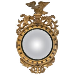Miroir convexe français du 19ème siècle avec cadre en bois doré et couronne d'aigle