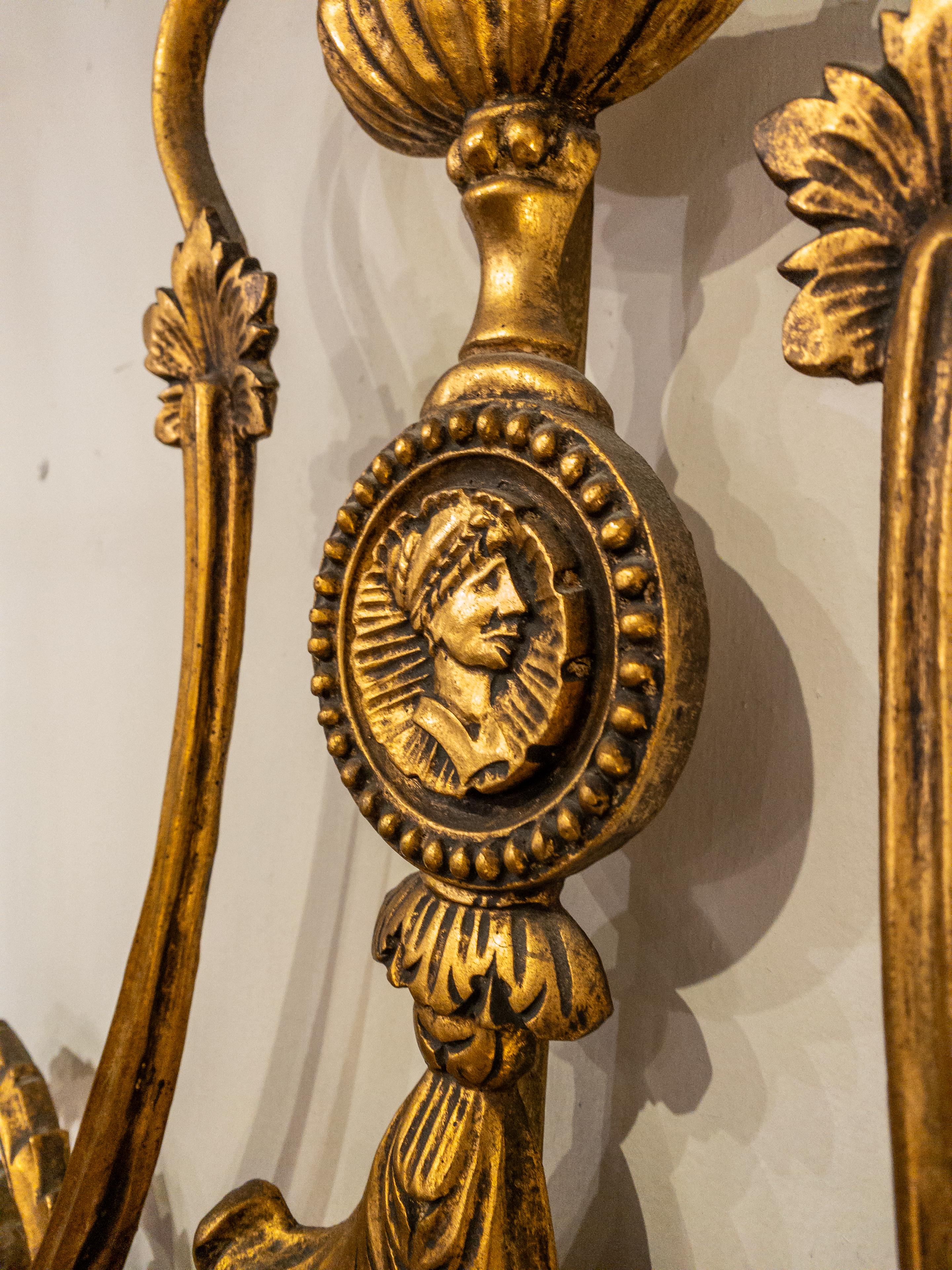 Néoclassique Miroir en bois doré français du 19e siècle en vente