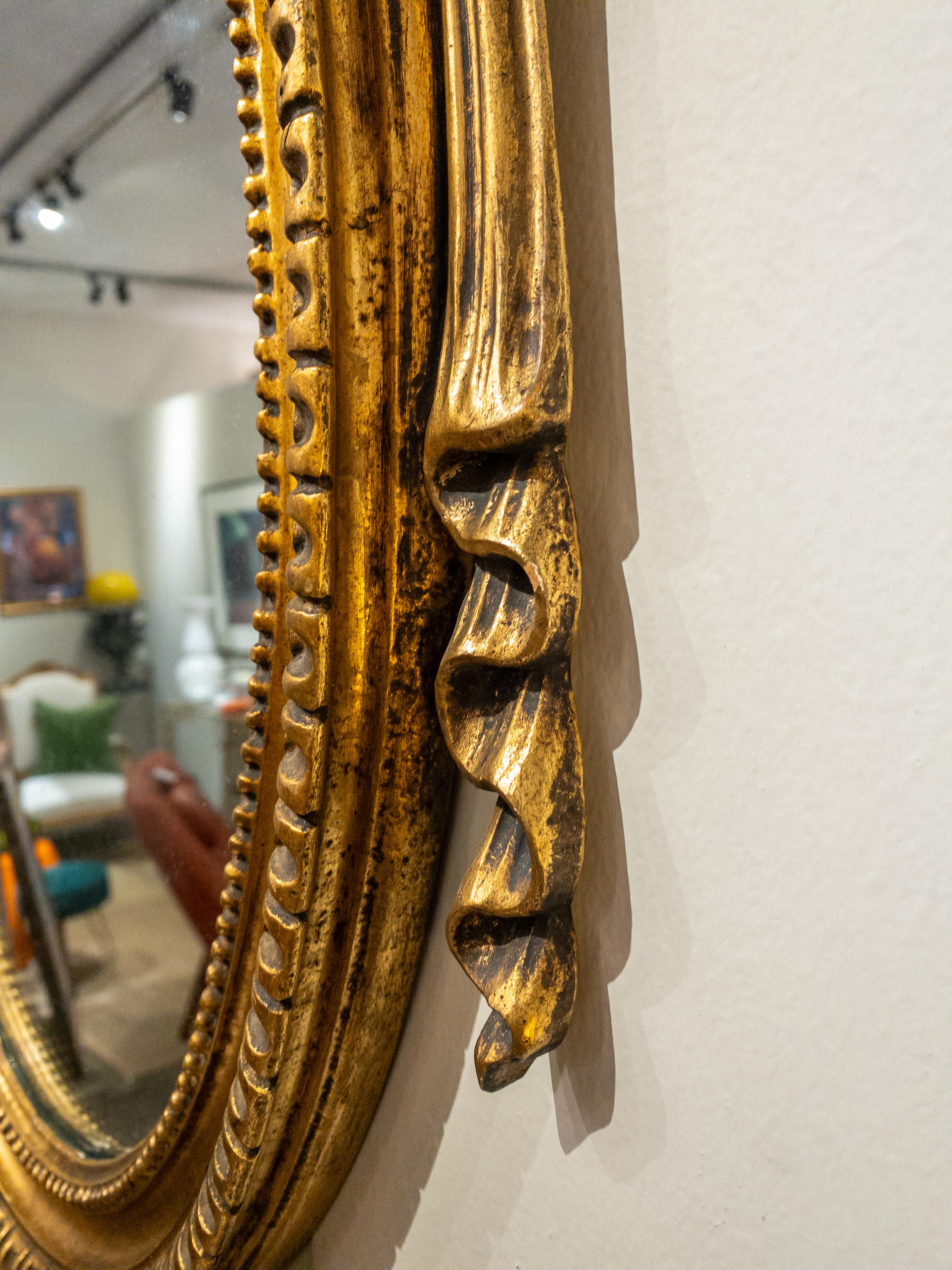 Sculpté Miroir en bois doré français du 19e siècle en vente