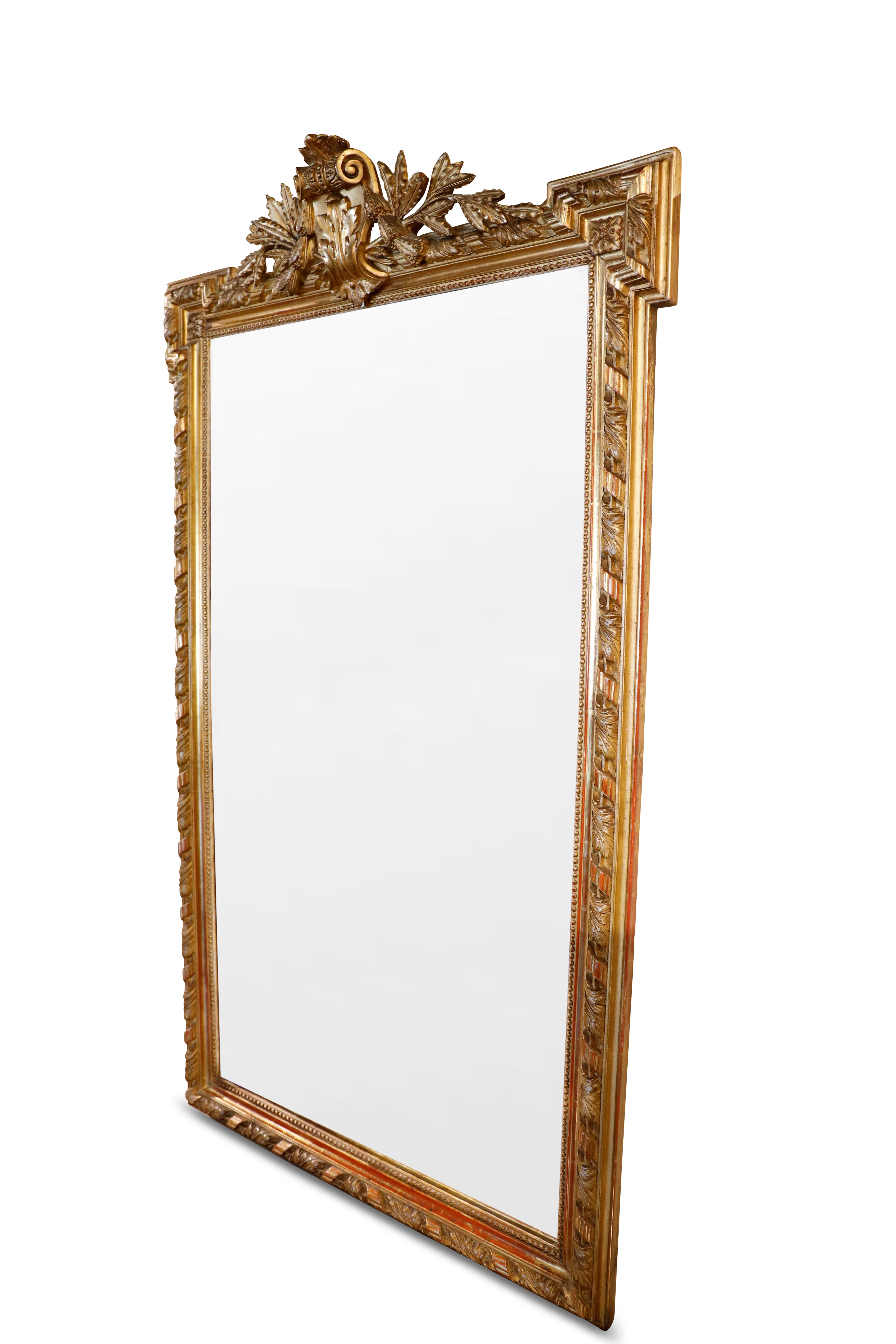XIXe siècle Miroir en bois doré français du 19e siècle en vente