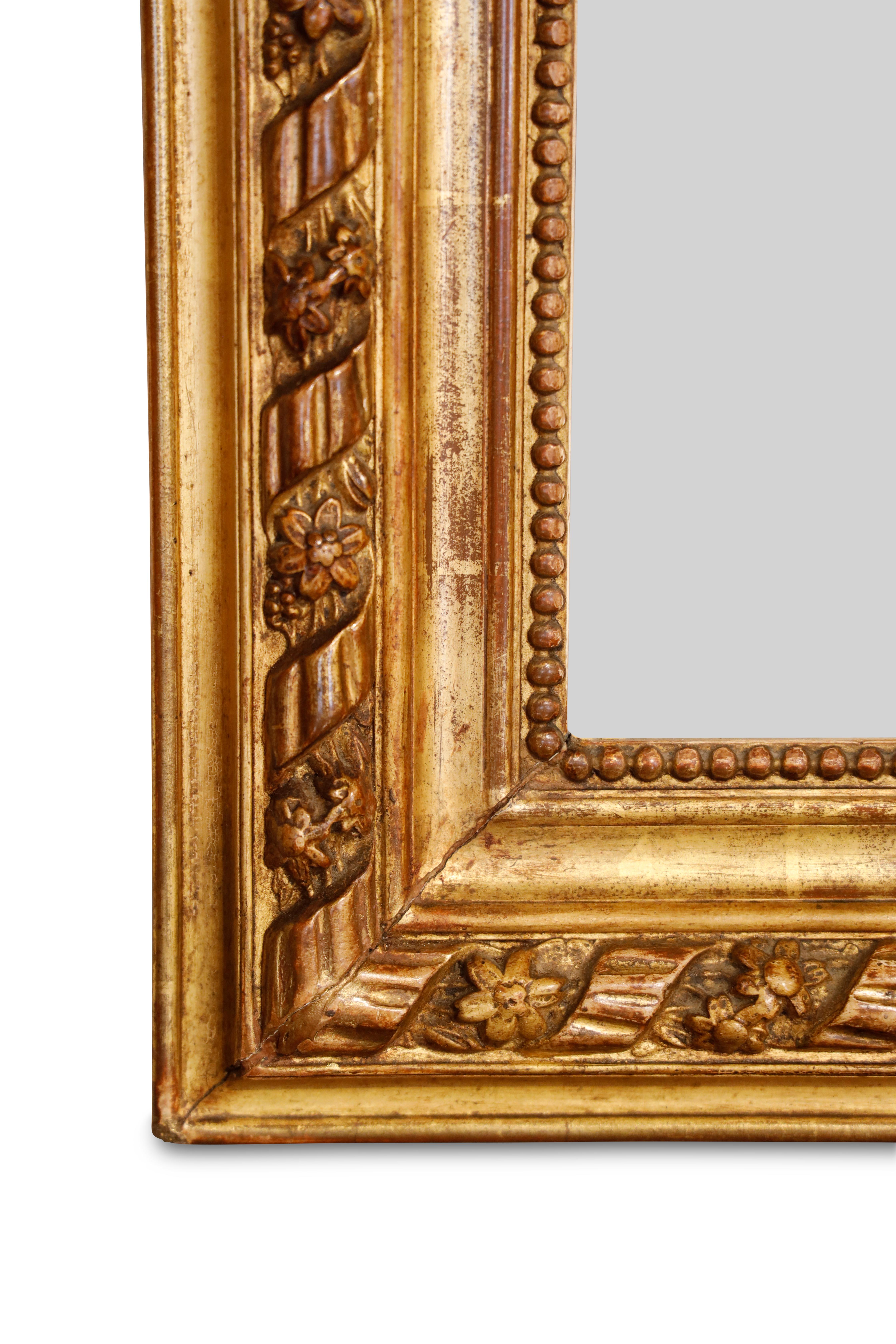Legno dorato Specchio in legno dorato francese del XIX secolo in vendita