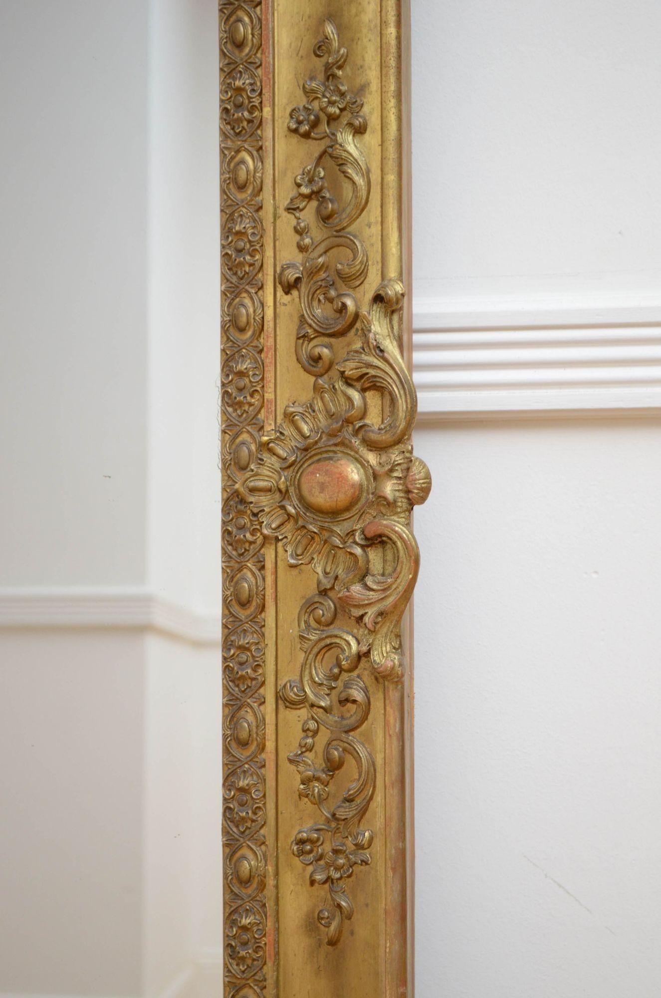 Miroir en bois doré français du 19e siècle en vente 6