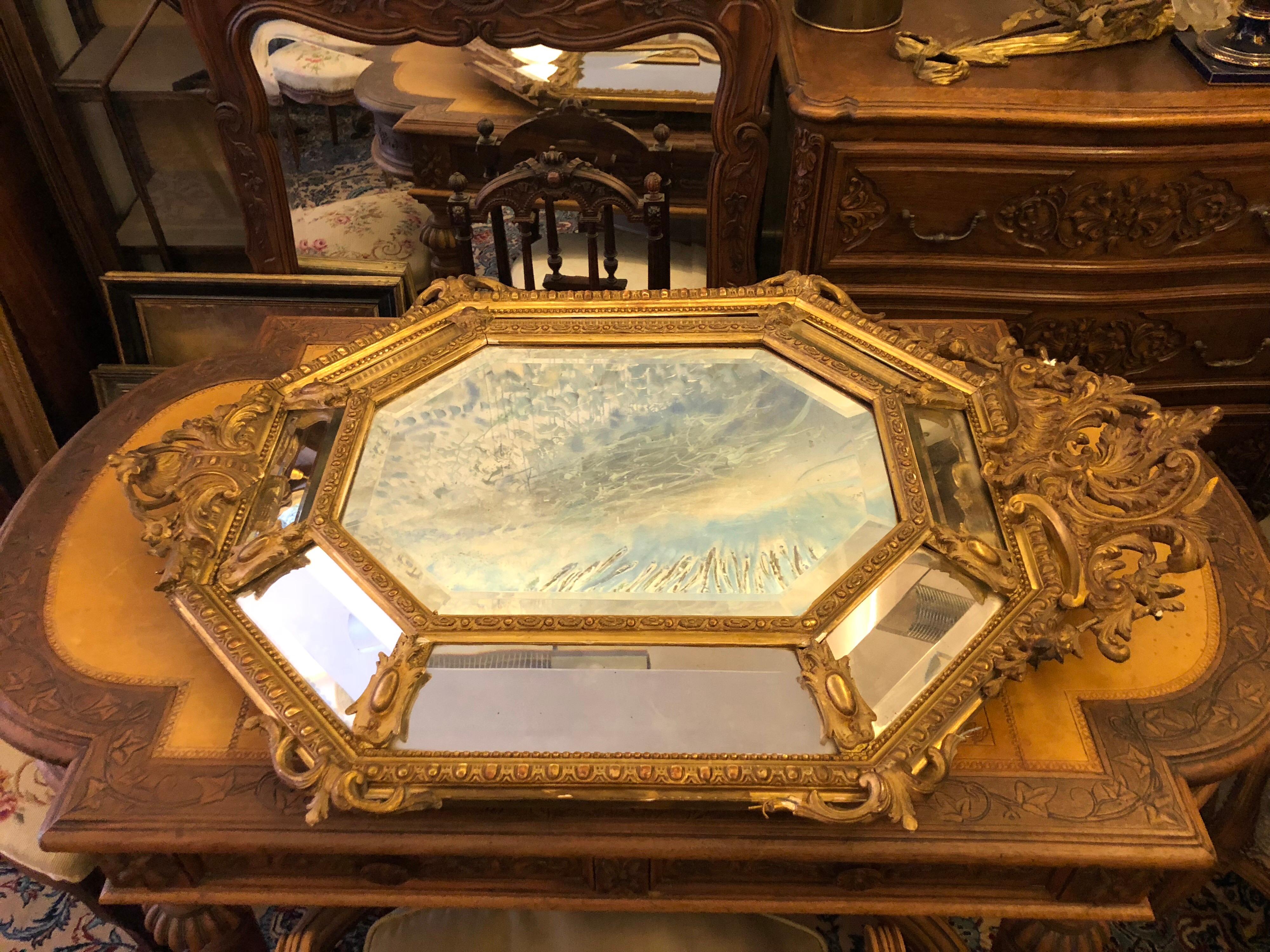Mirror with glazing ornaments in wood and octagonal gilded stucco. The pediment with broad plume of acanthus flowers. The reserves of mirrors staples lined with gordons.
Louis XIV style - Work 19th century.
circa 1870
Dimensions: H 113 cm – L 80