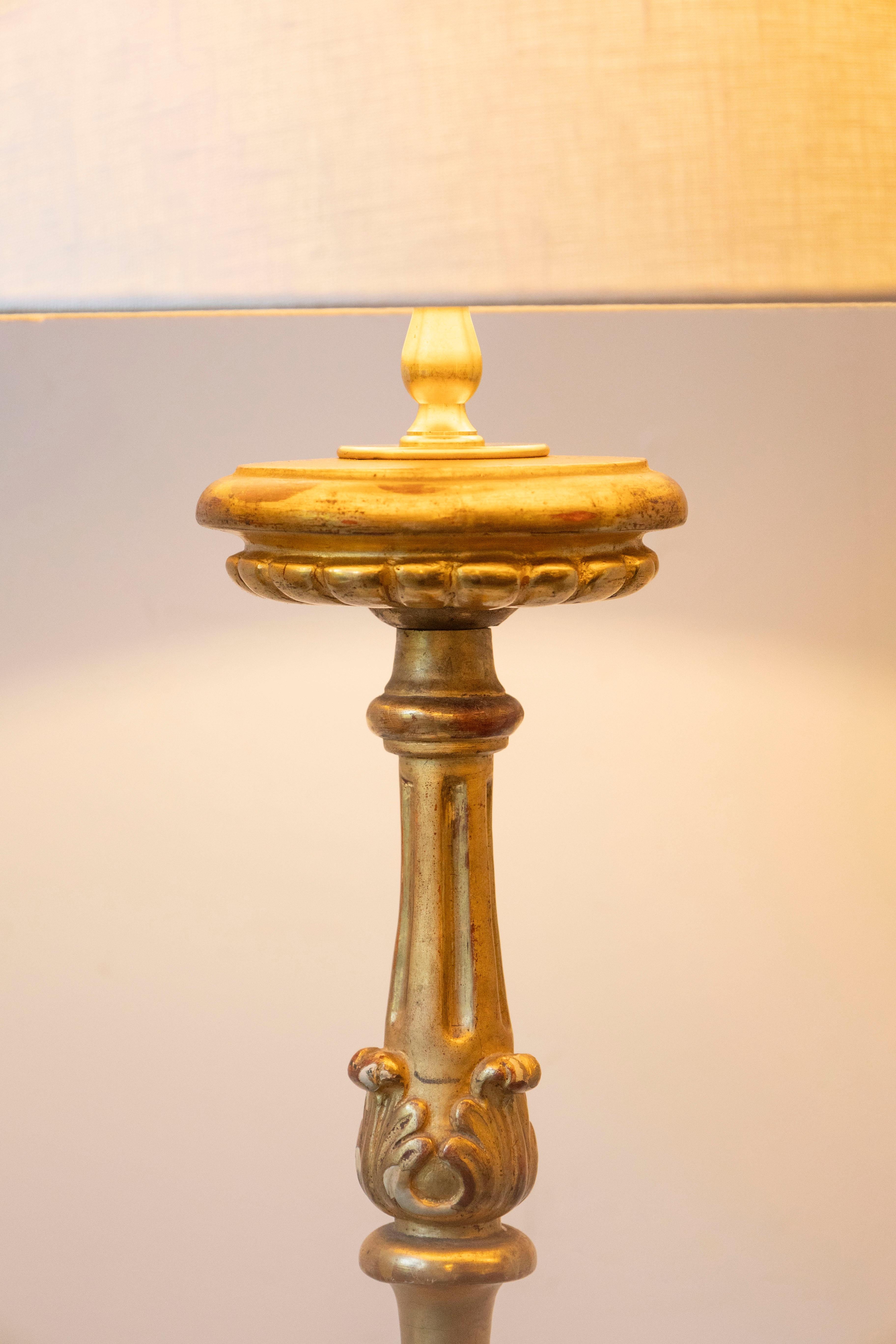 XIXe siècle Lampe de table française du 19ème siècle avec base sculptée ornée en vente