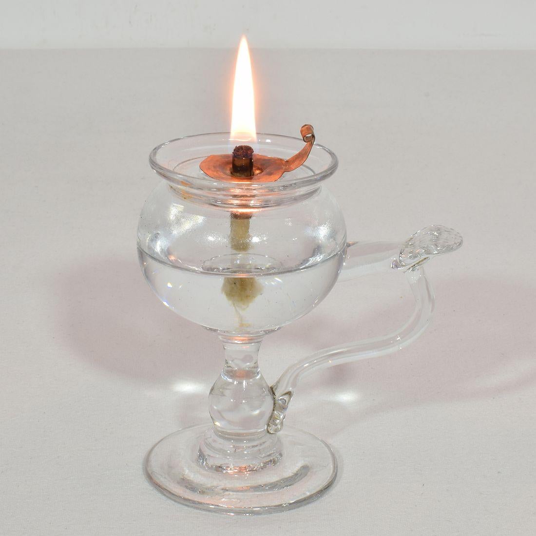 Rare handmade glass weavers oil lamp from the south of France.
France, 19th century. Good condition. Copper wick holder of recent date.
