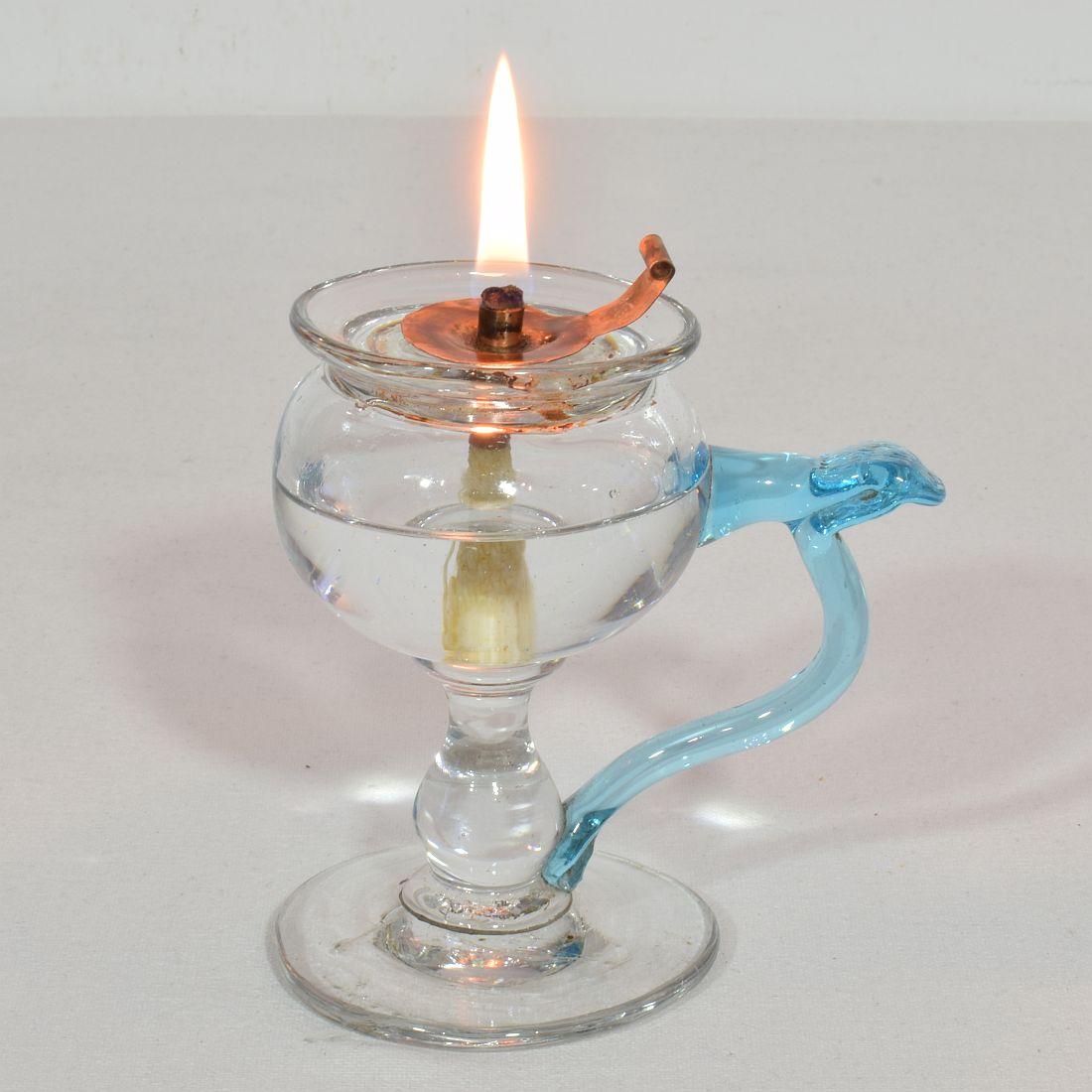 Rare handmade glass weavers oil lamp from the south of France.
France, 19th century. Good condition. Copper wick holder of recent date.