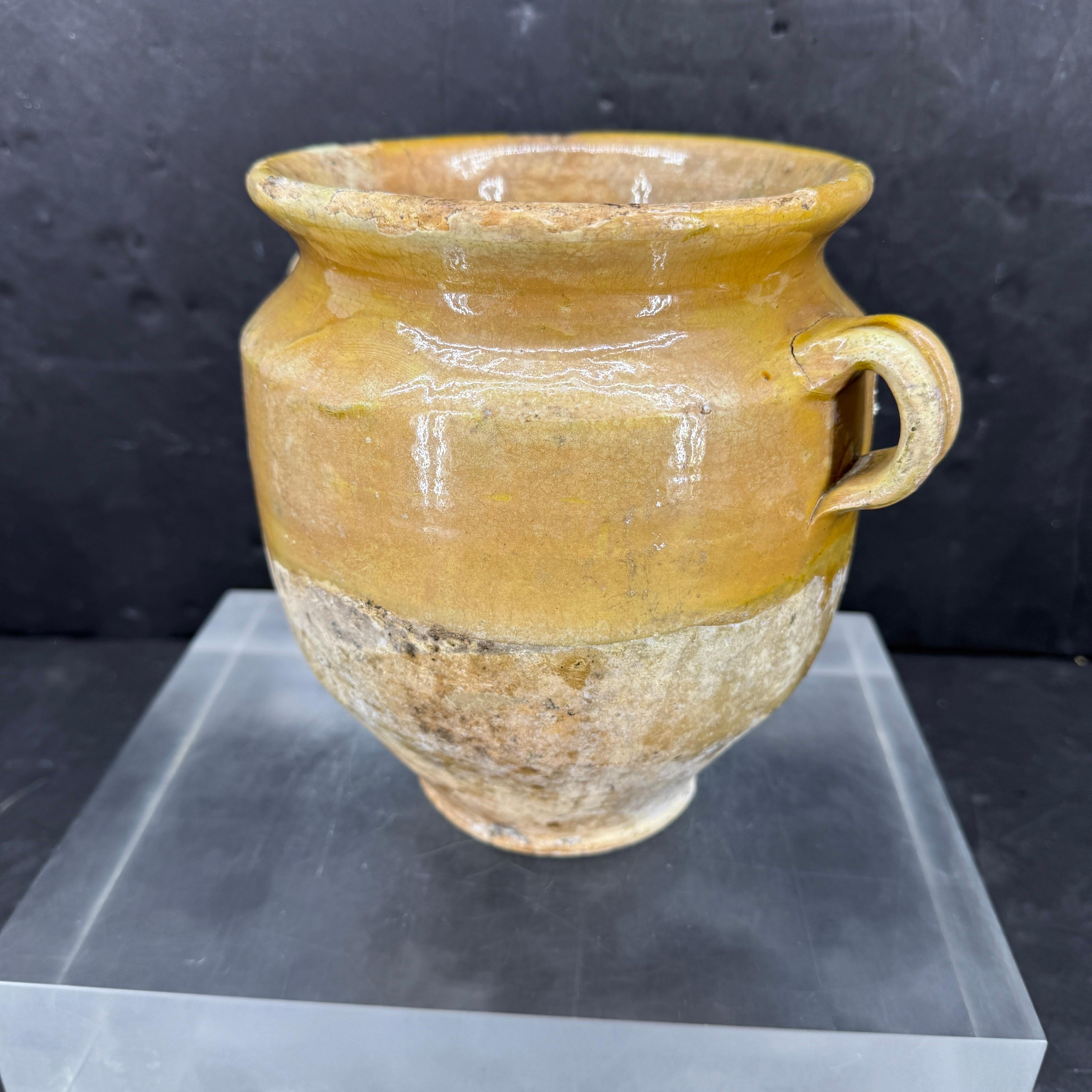 Vernissé Pot à confiture français émaillé du 19ème siècle en ocre jaune en vente