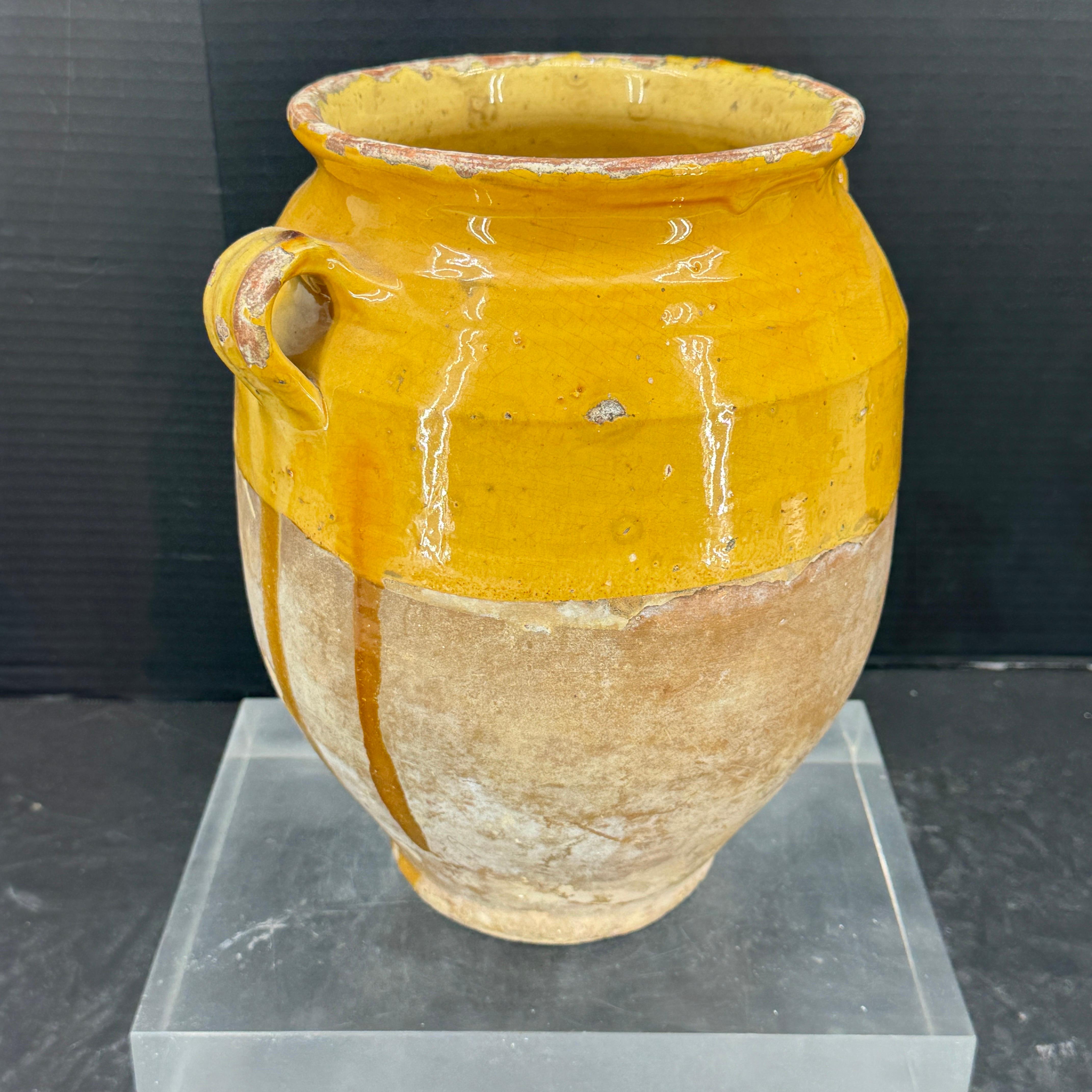 19th Century French Glazed Confit Pot in Yellow Ochre For Sale 4