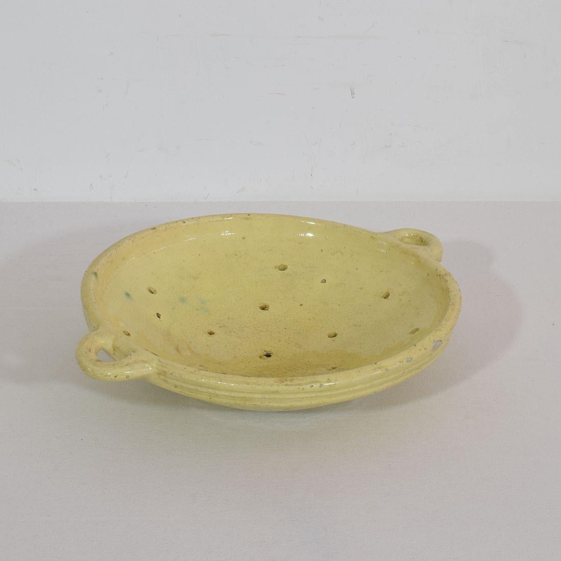 19th Century French Glazed Earthenware Strainer In Good Condition For Sale In Buisson, FR
