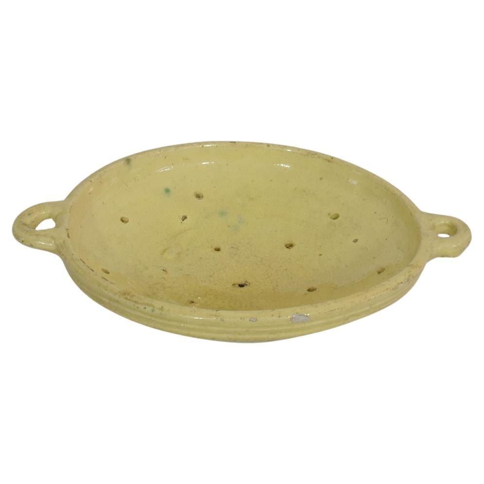 Passoire en faïence émaillée française du 19e siècle en vente