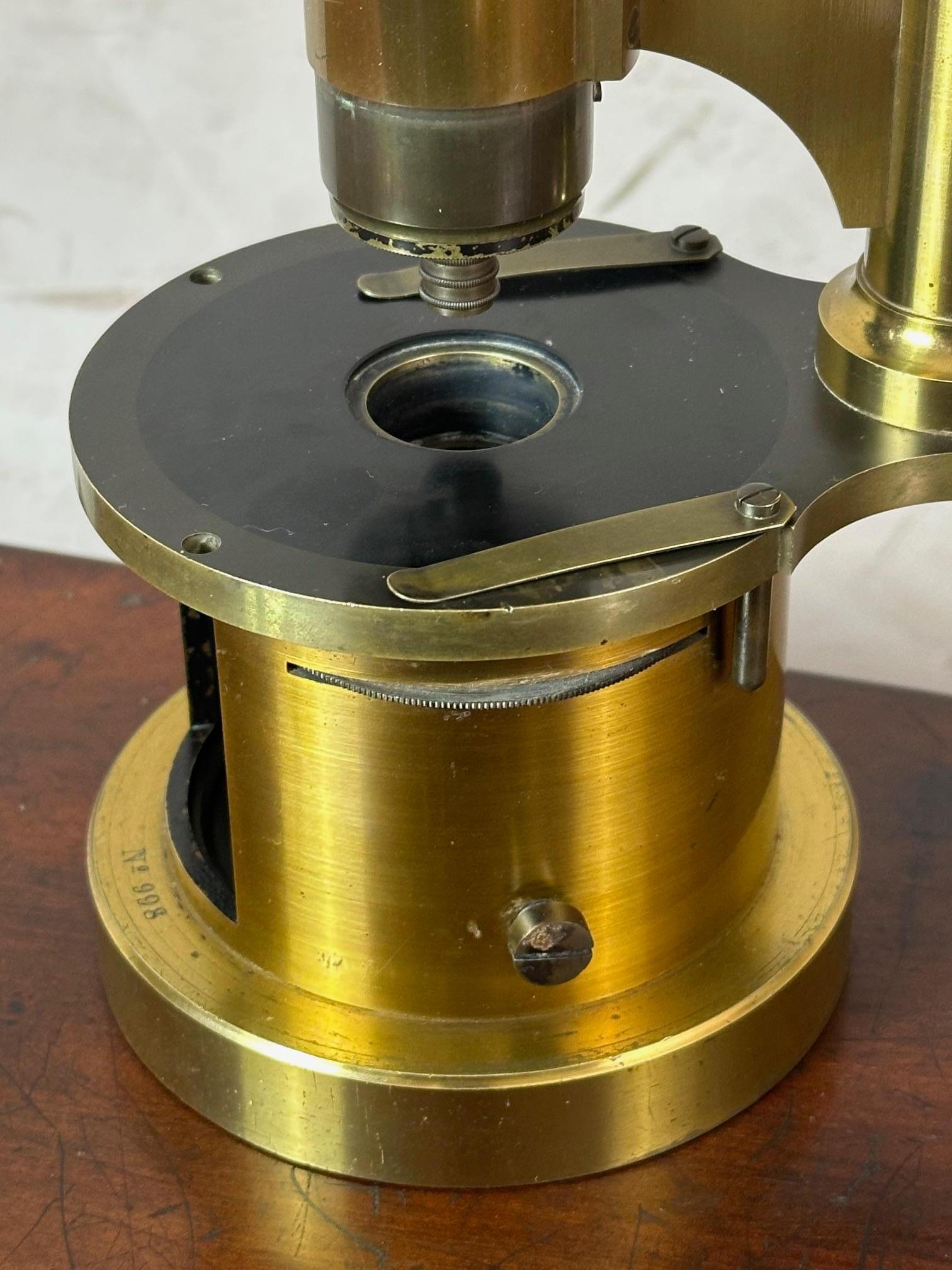19th century French G.Oberhaueser Brass Achromatic Microscope in its wooden Boxe 7