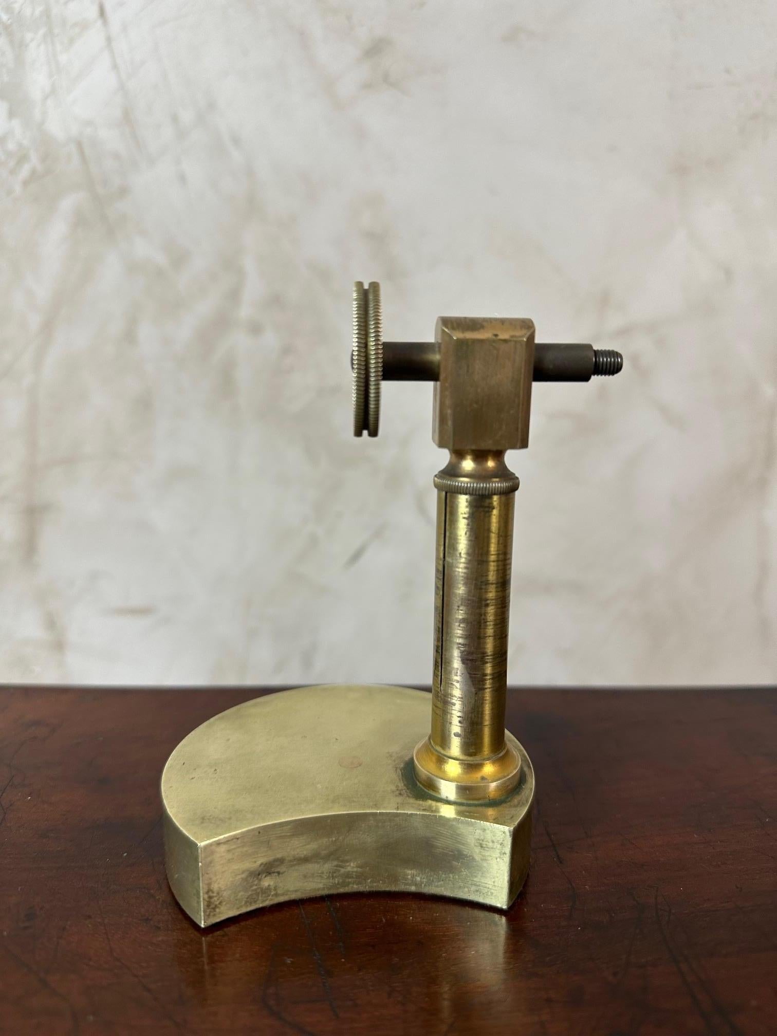 19th century French G.Oberhaueser Brass Achromatic Microscope in its wooden Boxe 9