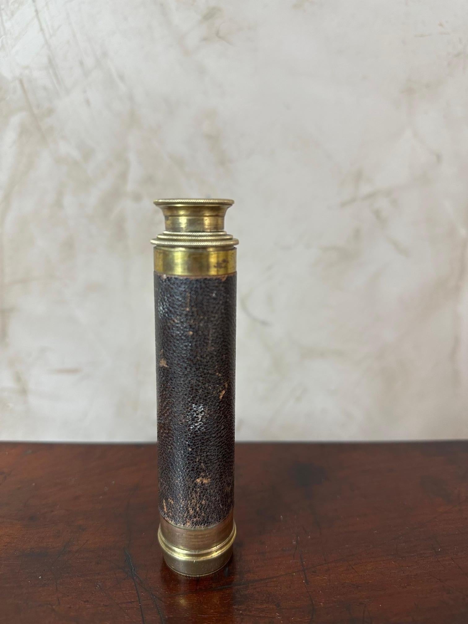 19th century French G.Oberhaueser Brass Achromatic Microscope in its wooden Boxe 10