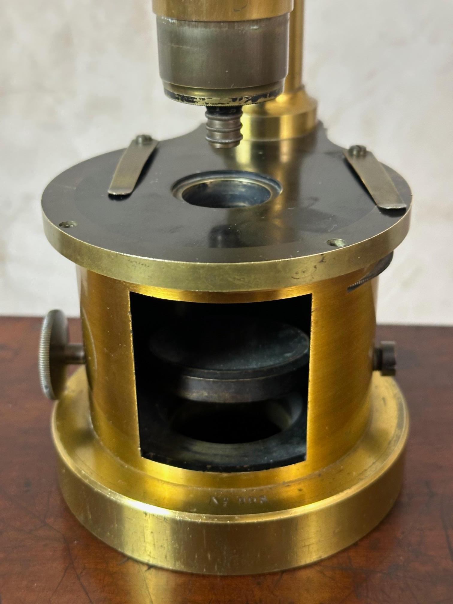 19th century French G.Oberhaueser Brass Achromatic Microscope in its wooden Boxe 3