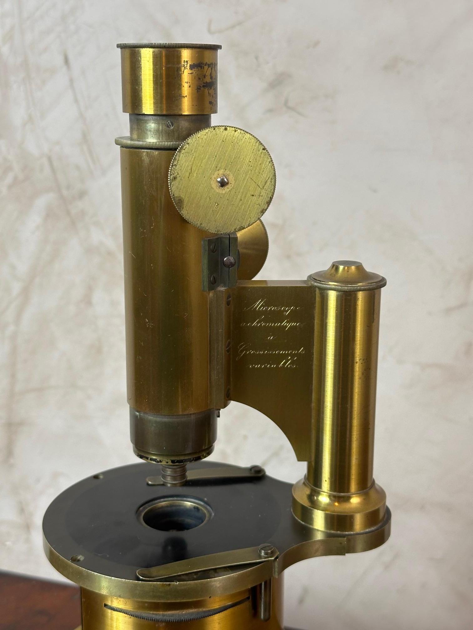 19th century French G.Oberhaueser Brass Achromatic Microscope in its wooden Boxe 5