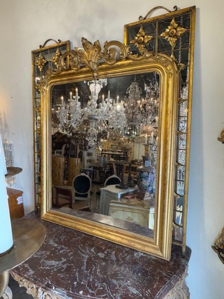 Legno dorato Specchio francese del XIX secolo in legno dorato Louis Philippe con cimiero in vendita