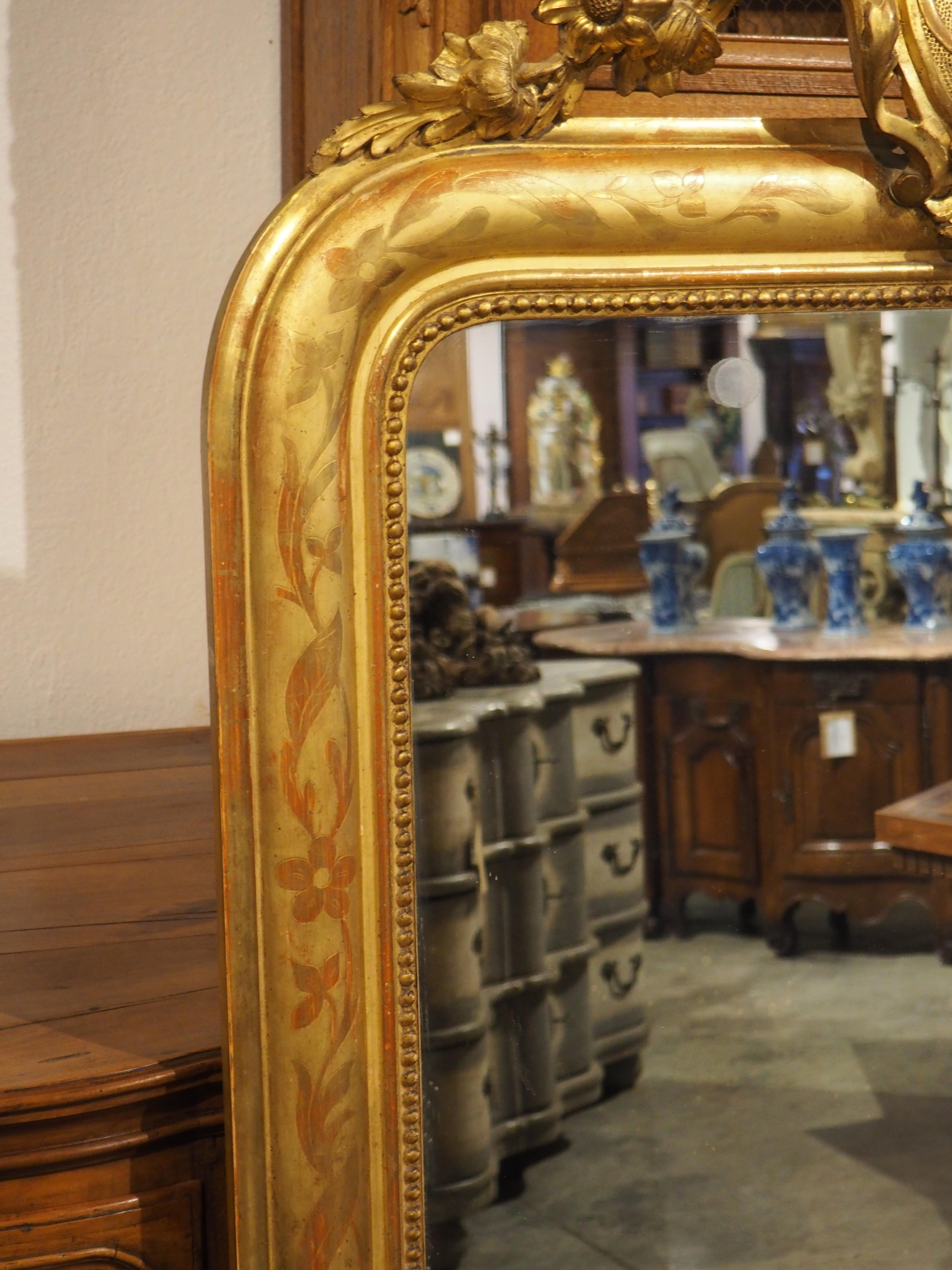 Specchio francese del XIX secolo in stile Louis Philippe a foglia d'oro con cartiglio centrale in vendita 4