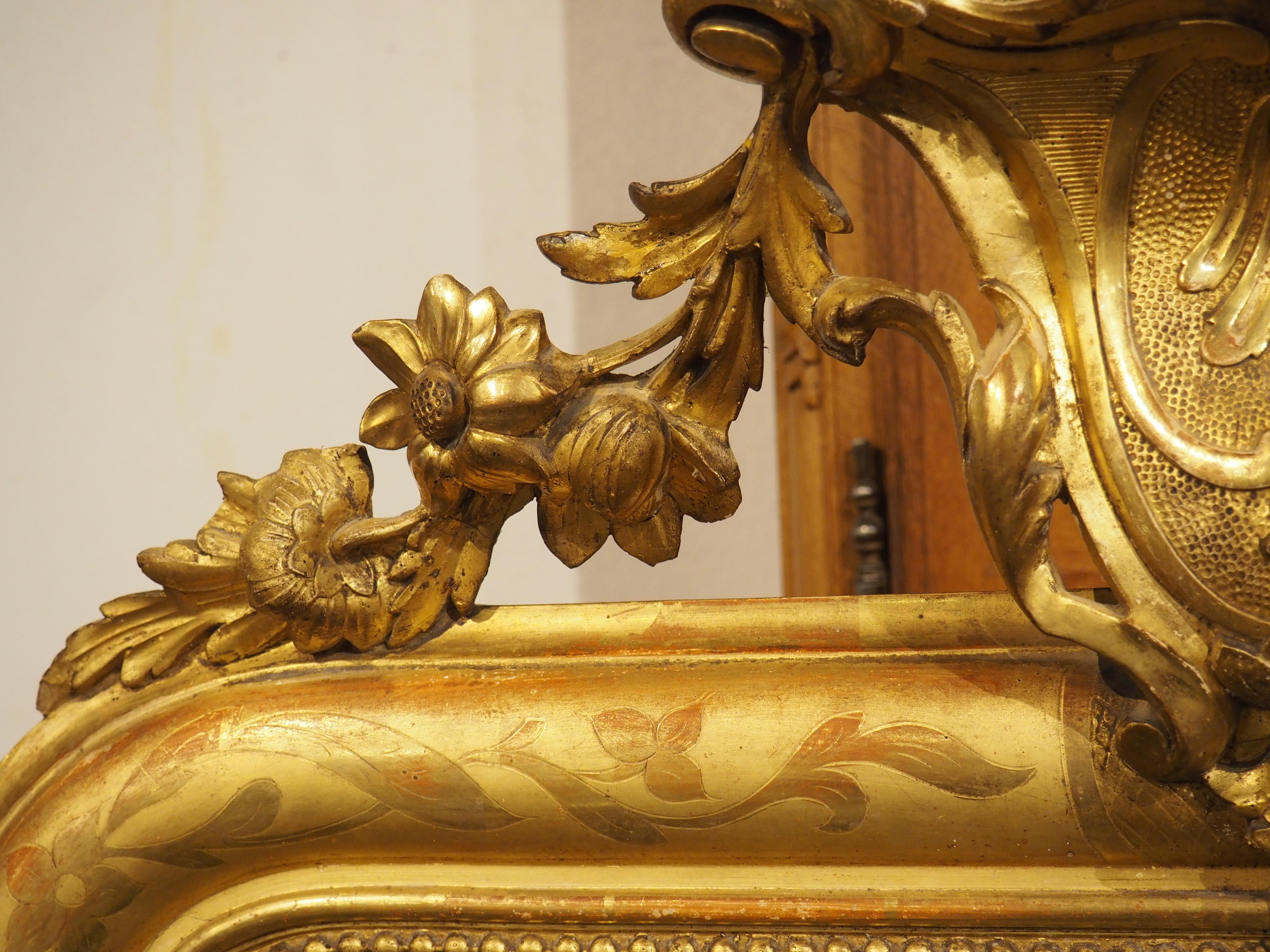 Ulteriori informazioni in arrivo...

Una rivisitazione unica dell'intramontabile specchio in stile Louis Philippe.  Questo specchio da parete risale al 1800 e possiede i tratti distintivi degli specchi Louis Philippe, come gli angoli superiori