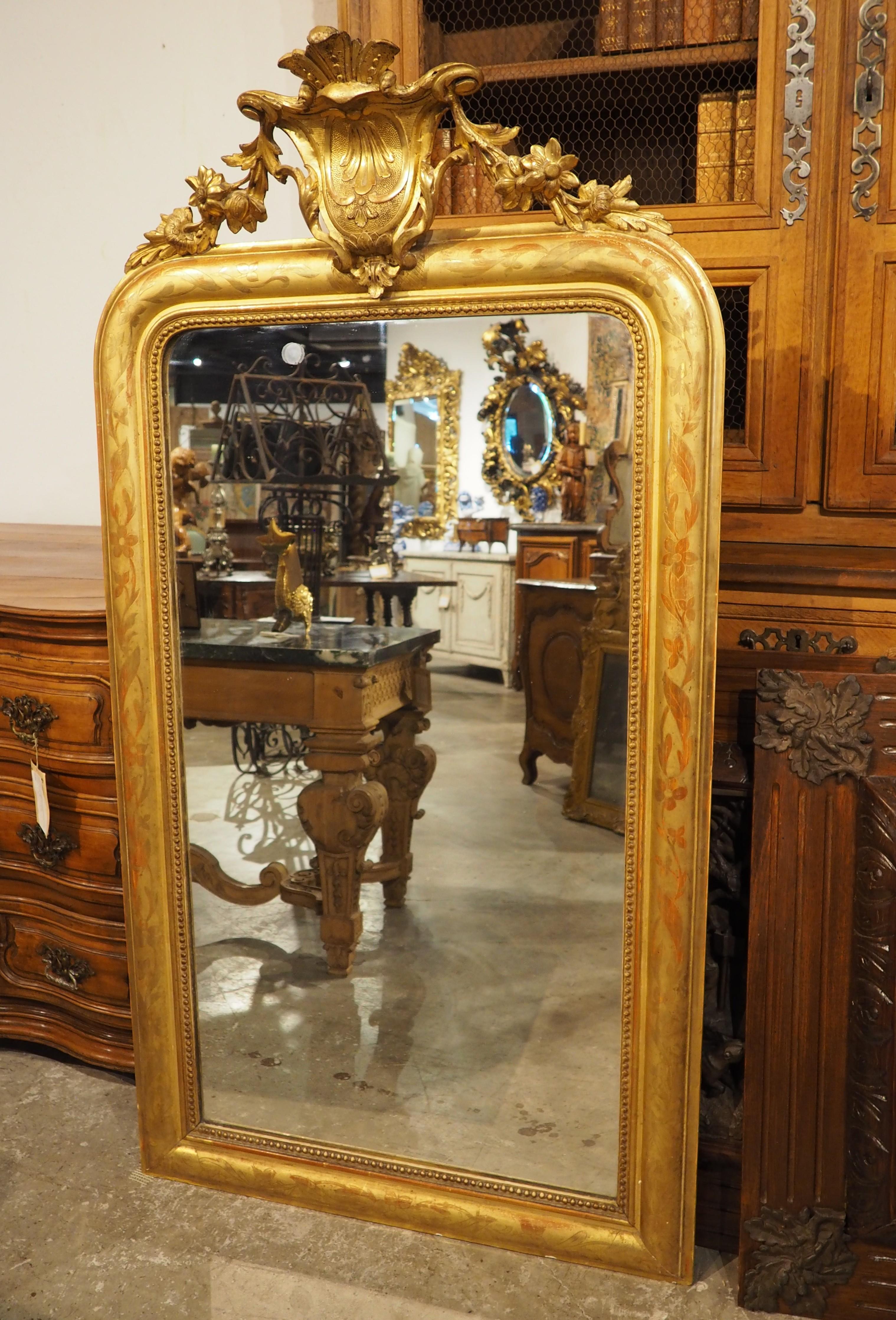 Luigi Filippo Specchio francese del XIX secolo in stile Louis Philippe a foglia d'oro con cartiglio centrale in vendita