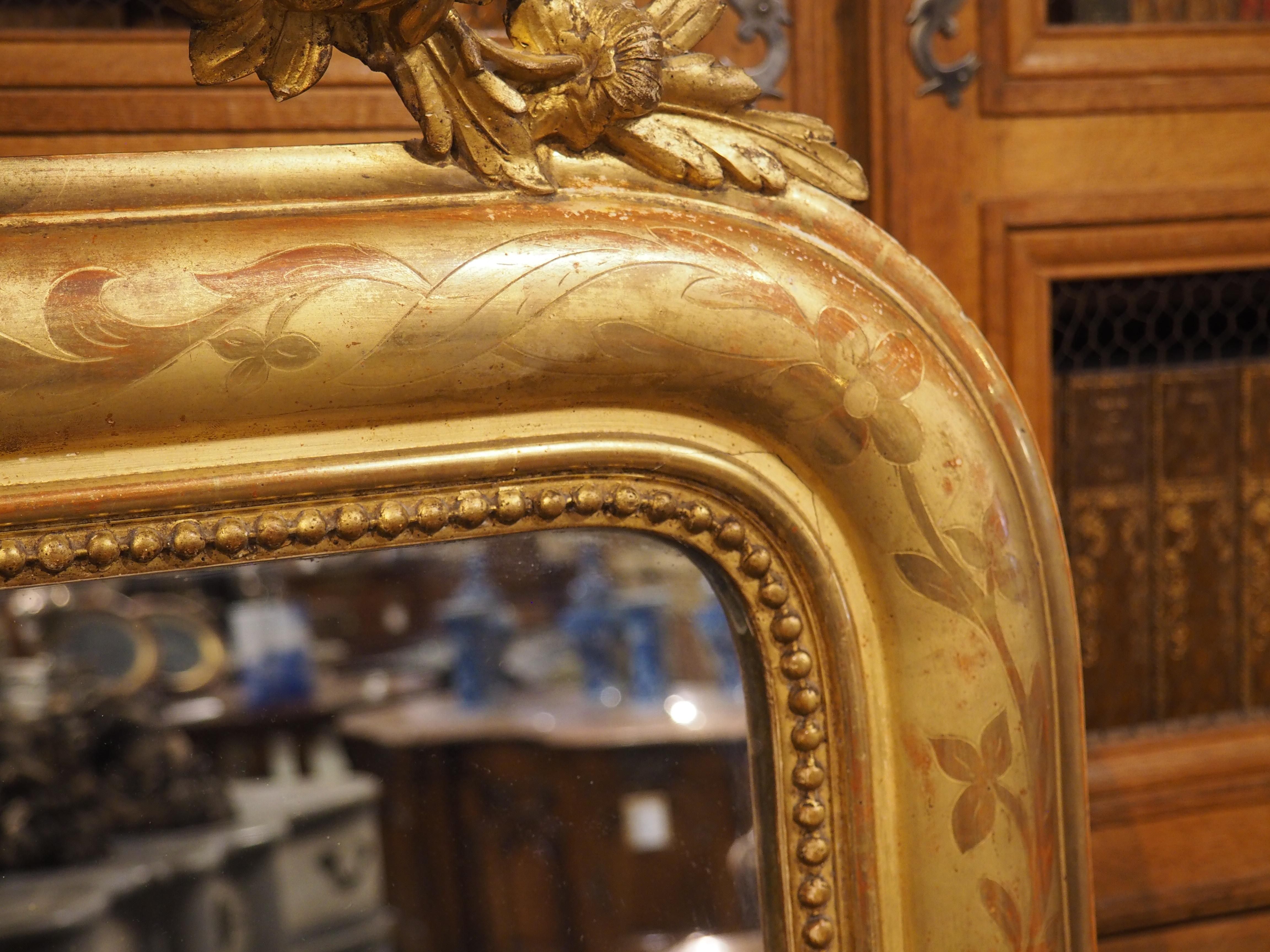 Specchio francese del XIX secolo in stile Louis Philippe a foglia d'oro con cartiglio centrale In condizioni buone in vendita a Dallas, TX
