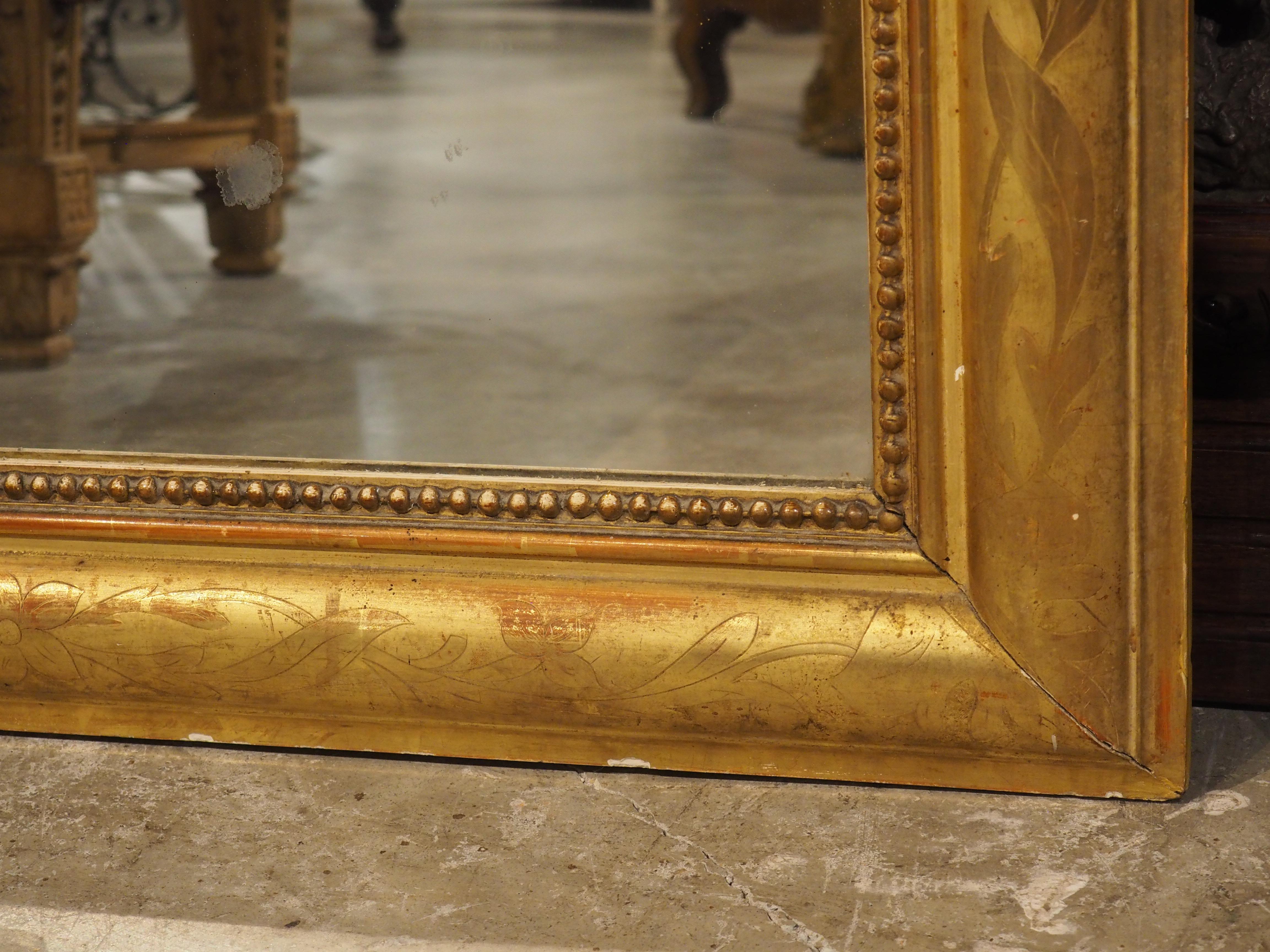 Specchio francese del XIX secolo in stile Louis Philippe a foglia d'oro con cartiglio centrale in vendita 1