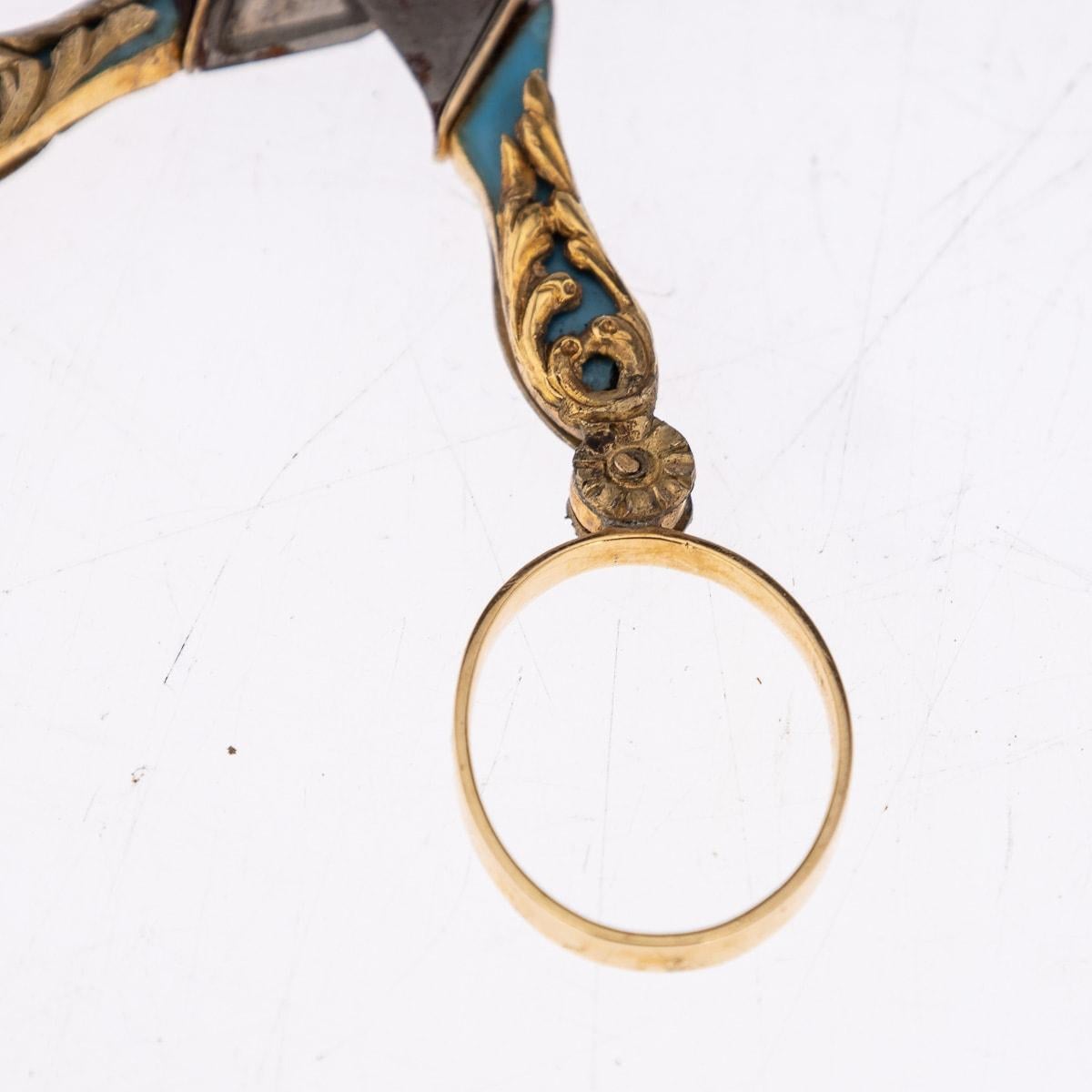 Etui français du 19ème siècle monté sur or et en nacre, c.1870 en vente 4