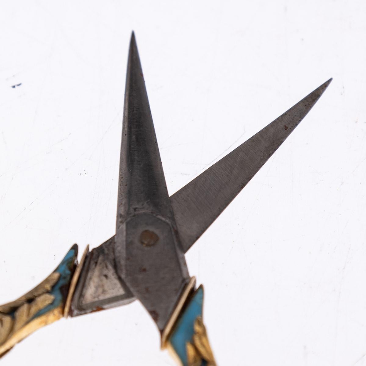 Etui français du 19ème siècle monté sur or et en nacre, c.1870 en vente 5