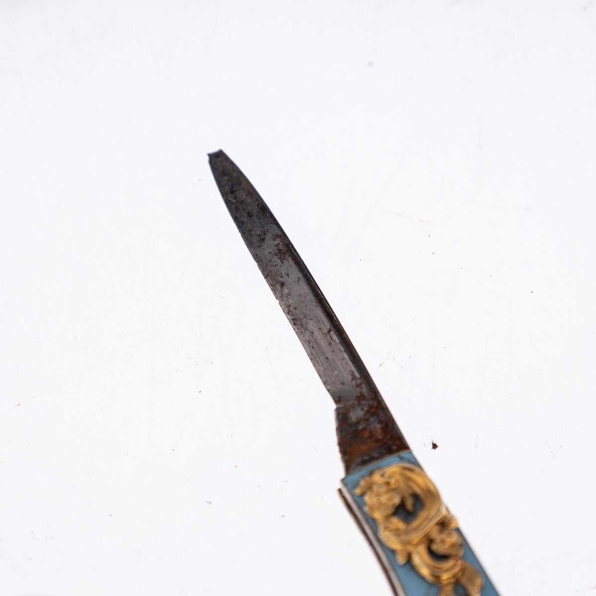Etui français du 19ème siècle monté sur or et en nacre, c.1870 en vente 7