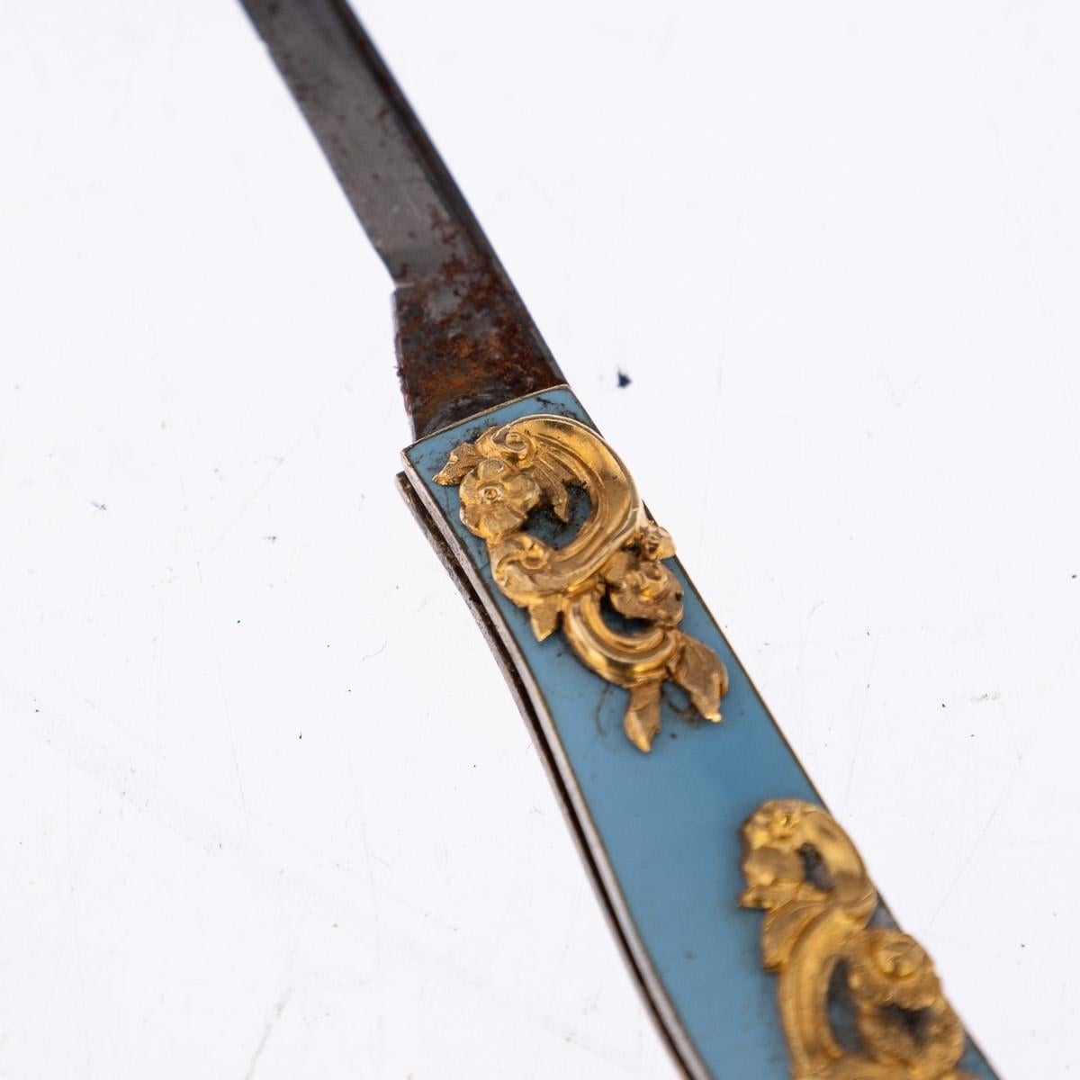 Etui français du 19ème siècle monté sur or et en nacre, c.1870 en vente 8