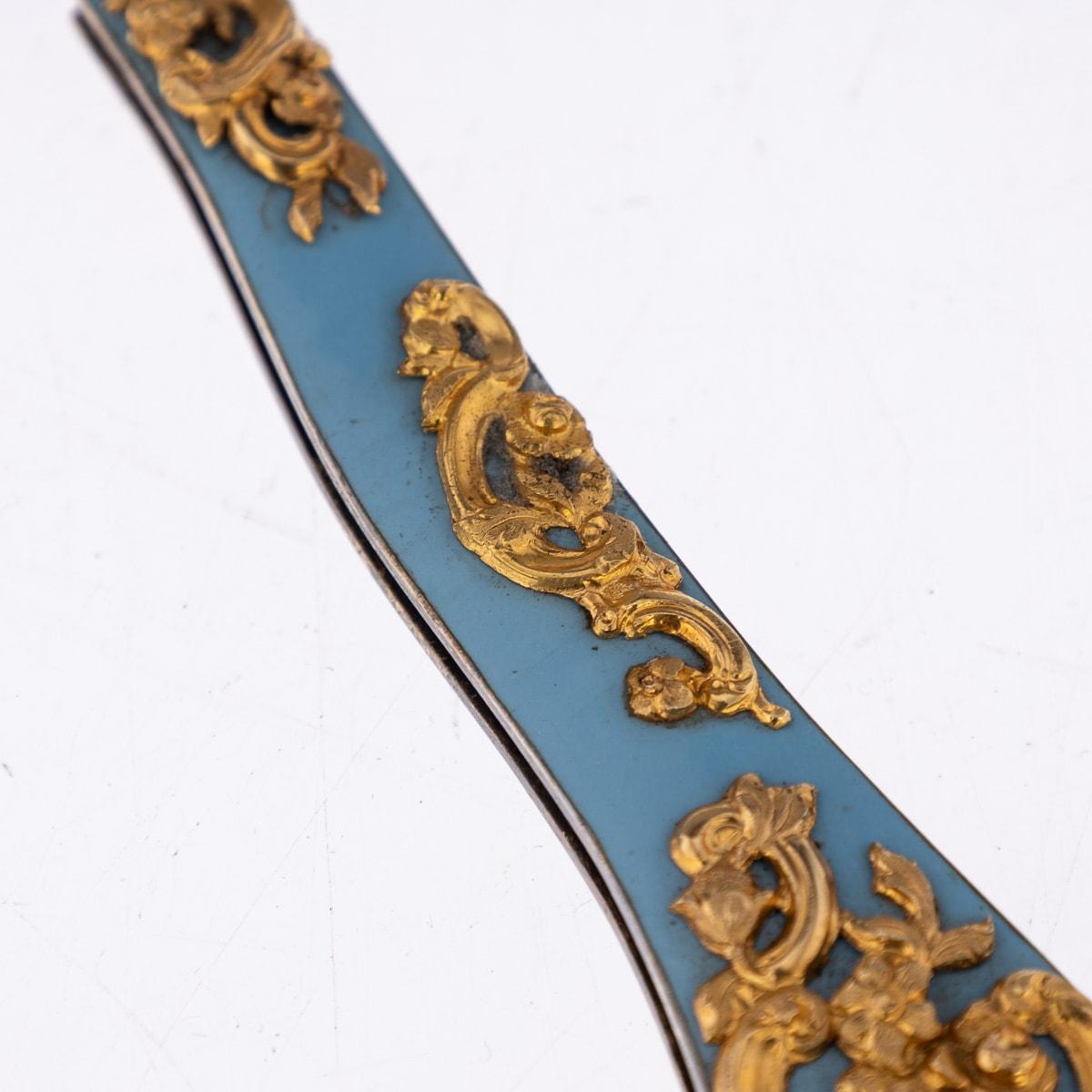 Etui français du 19ème siècle monté sur or et en nacre, c.1870 en vente 9