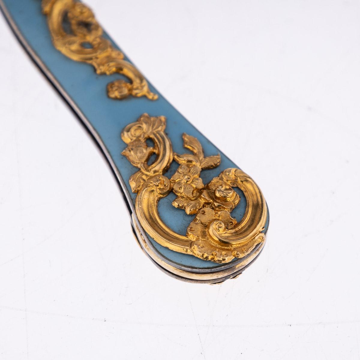 Etui français du 19ème siècle monté sur or et en nacre, c.1870 en vente 10