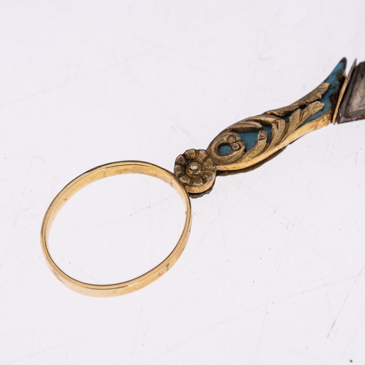 Etui français du 19ème siècle monté sur or et en nacre, c.1870 en vente 3