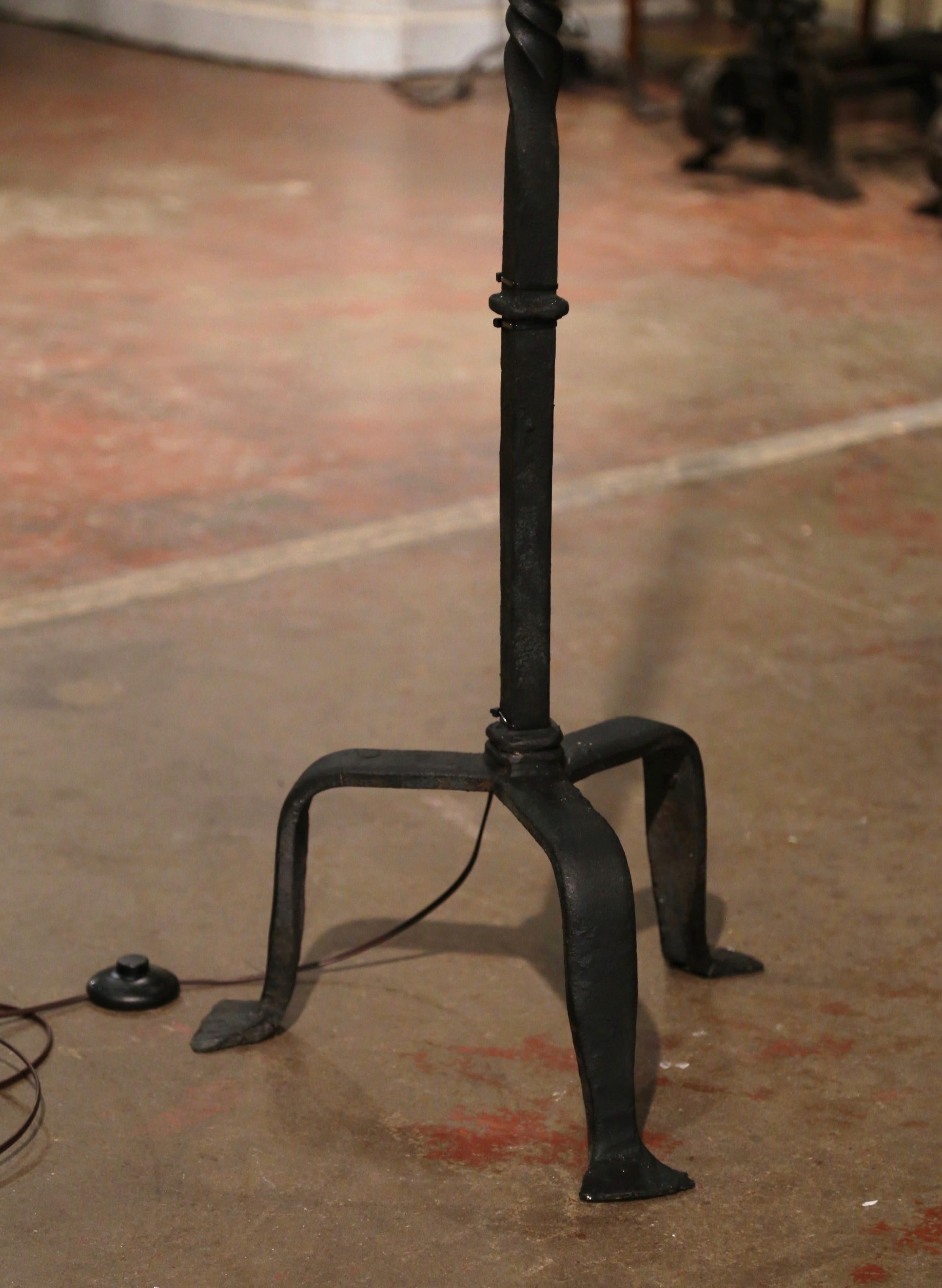19th Century French Gothic Black Forged Wrought Iron Floor Lamp  In Excellent Condition For Sale In Dallas, TX