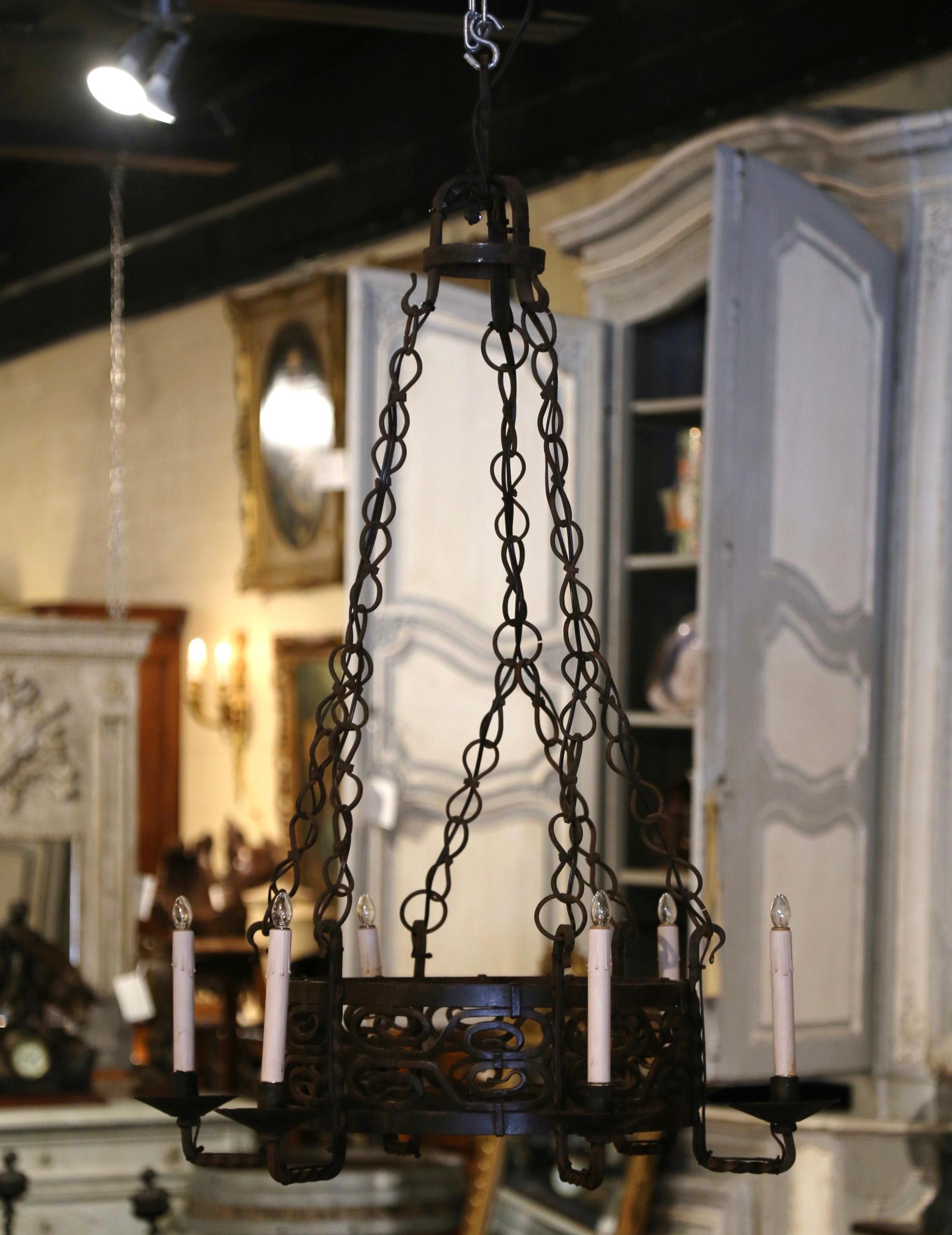 Französische Gotik des 19. Jahrhunderts Schwarz lackiertes Schmiedeeisen Sechs-Licht-Kronleuchter (Eisen) im Angebot