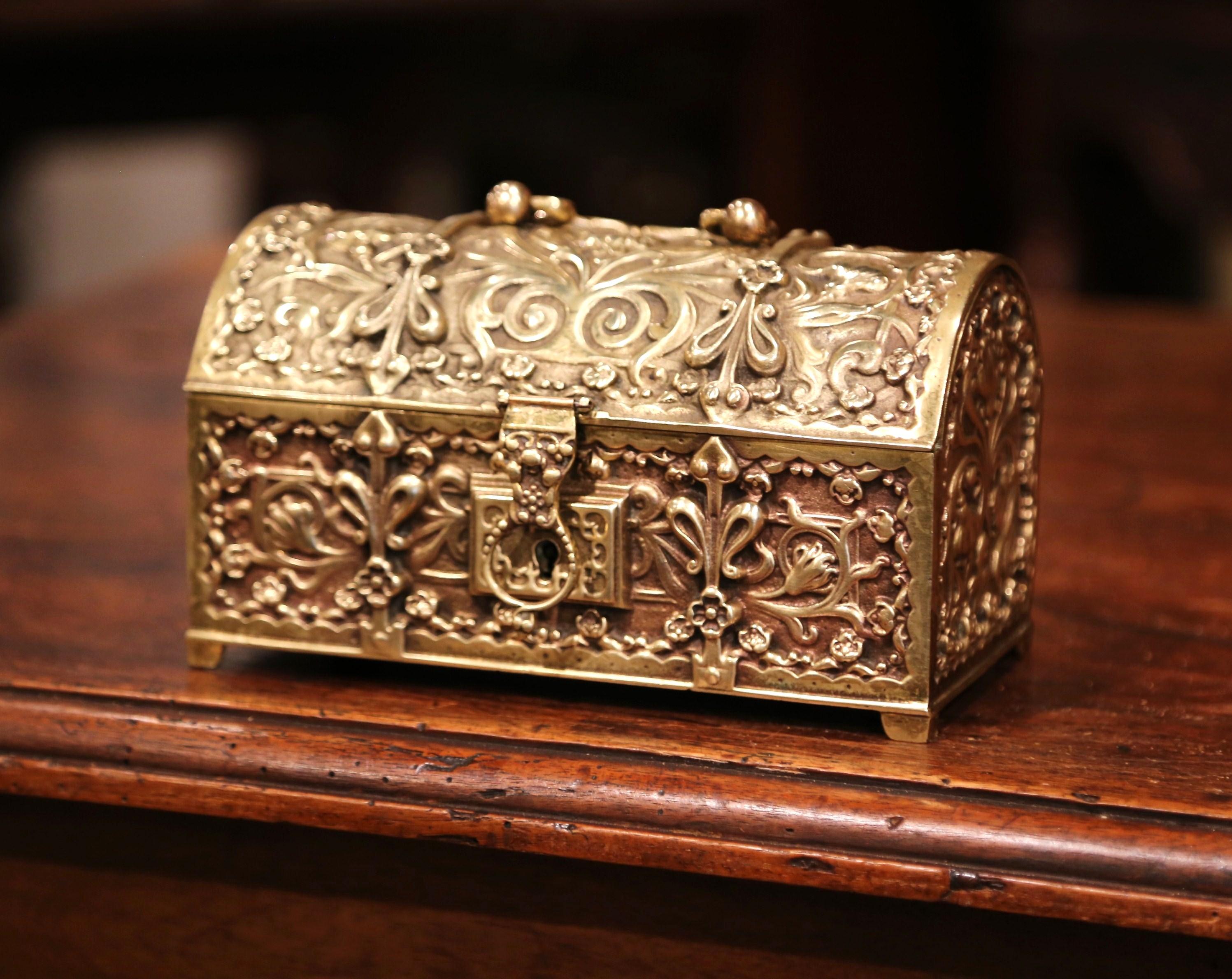 19th Century French Gothic Bombe Bronze Doré Jewelry Box with Floral Motifs In Excellent Condition In Dallas, TX