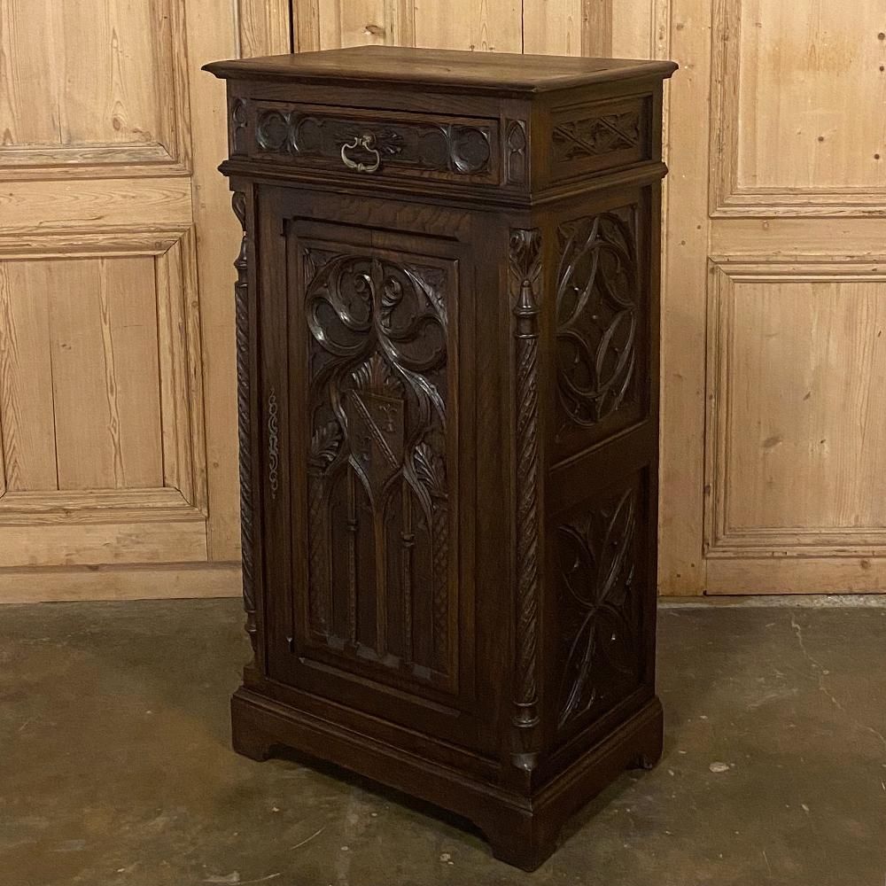 meuble gothique