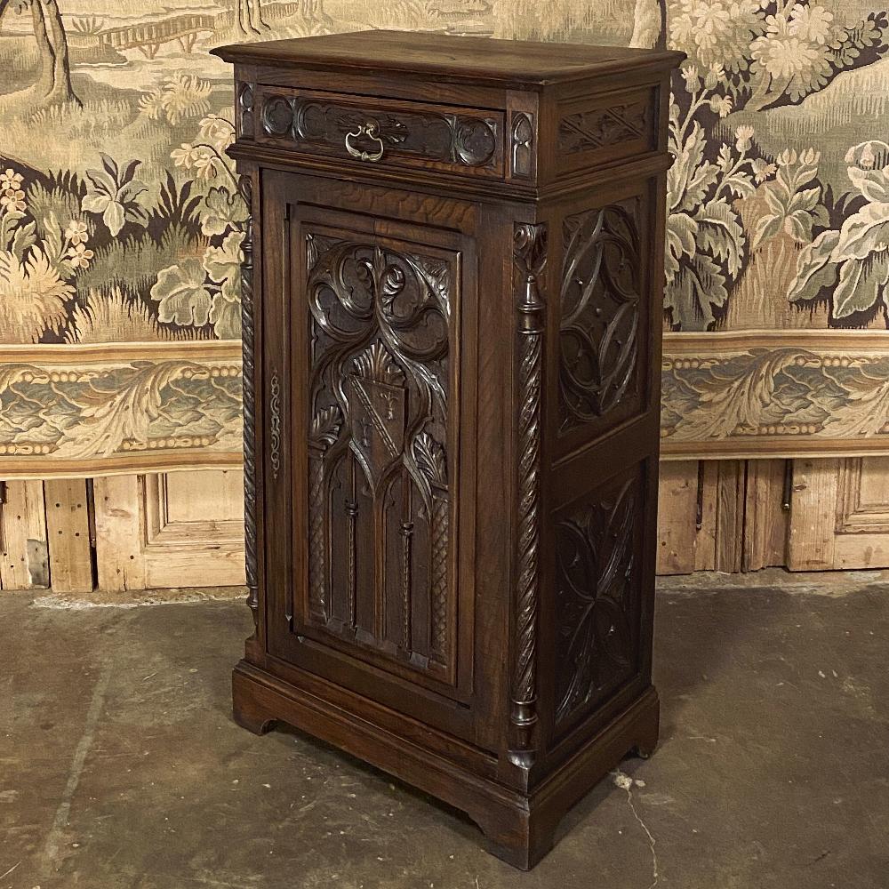 19th Century French Gothic Cabinet, Bonnetiere In Good Condition For Sale In Dallas, TX