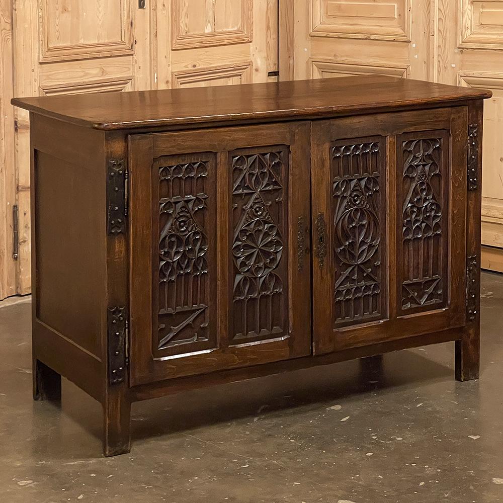Neogotico Credenza gotica francese del XIX secolo in vendita