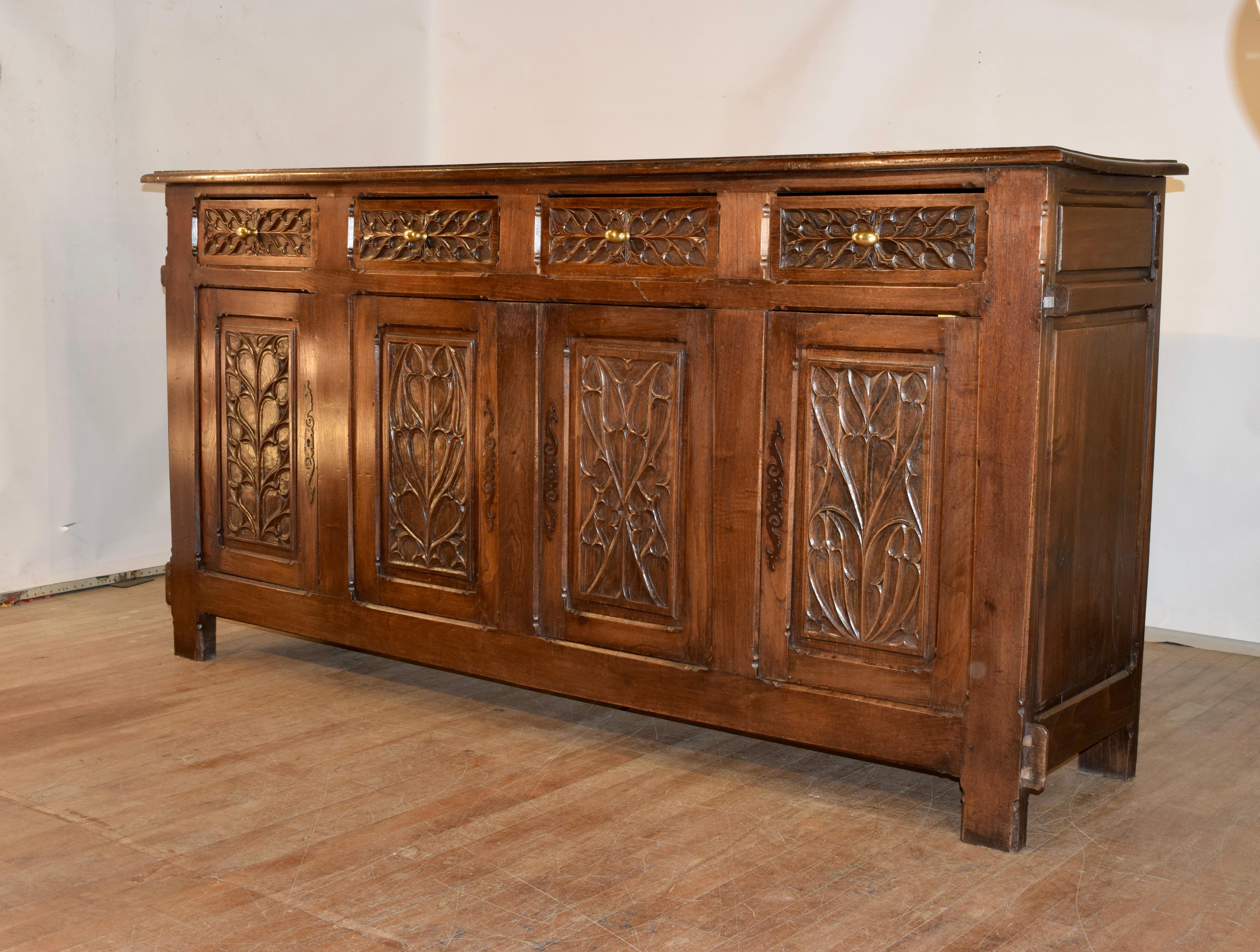 Français Enfilade gothique française du XIXe siècle en forme d'enfilade en vente