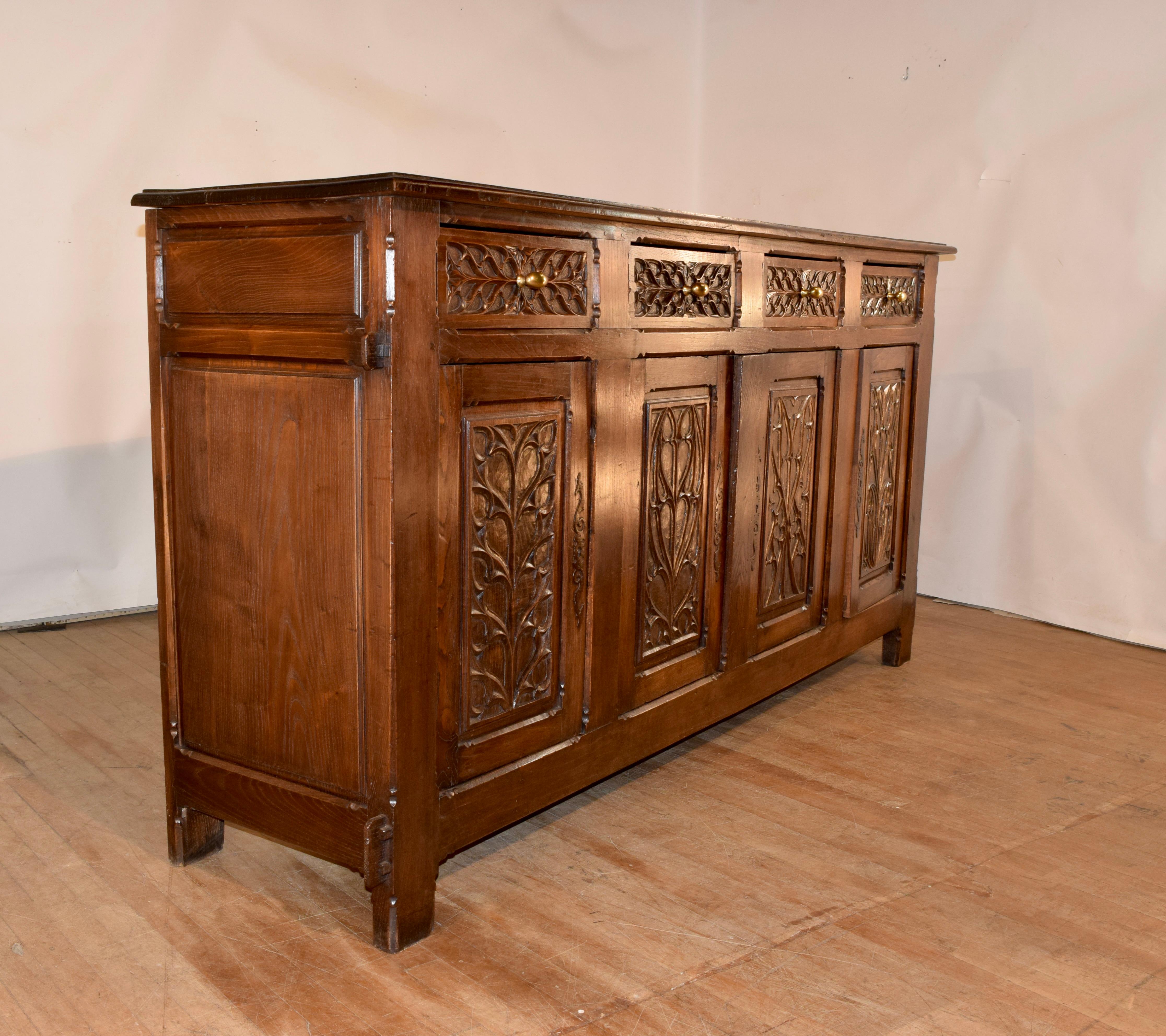 Enfilade gothique française du XIXe siècle en forme d'enfilade en vente 1