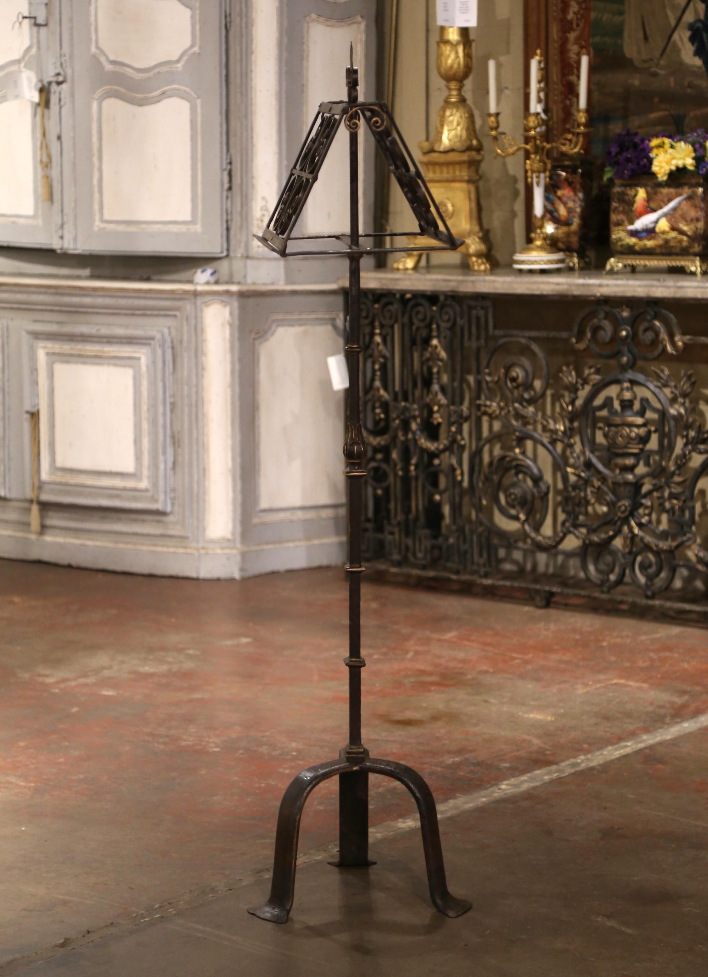 Ferro battuto Leggio francese gotico a due lati in ferro forgiato del XIX secolo con fleur-de-lys in vendita