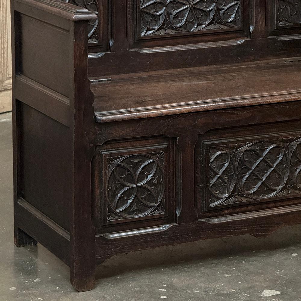 19th Century French Gothic Hall Bench Bon état - En vente à Dallas, TX