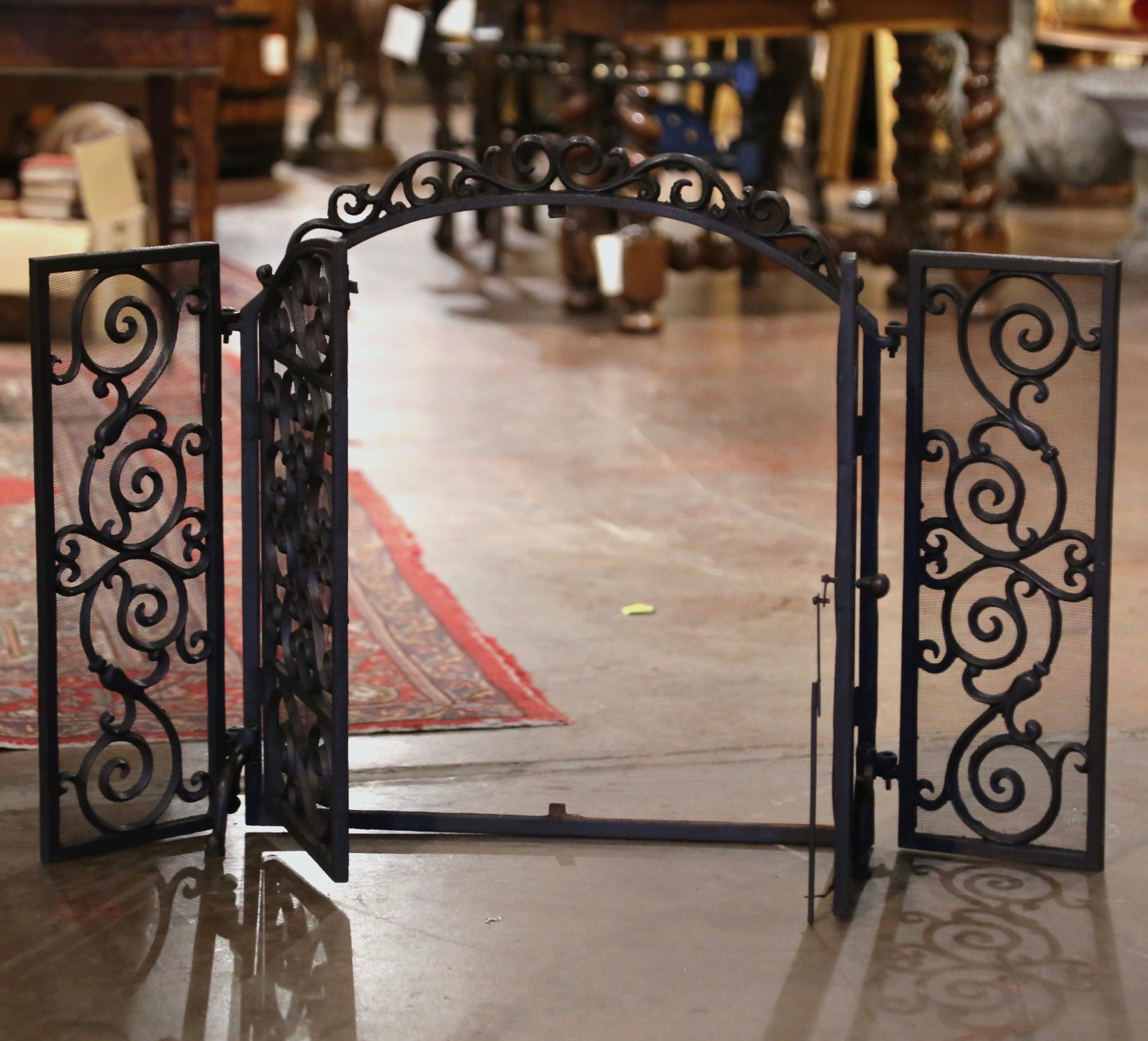 19th Century French Gothic Iron and Mesh Double-Door Fireplace Screen  For Sale 1