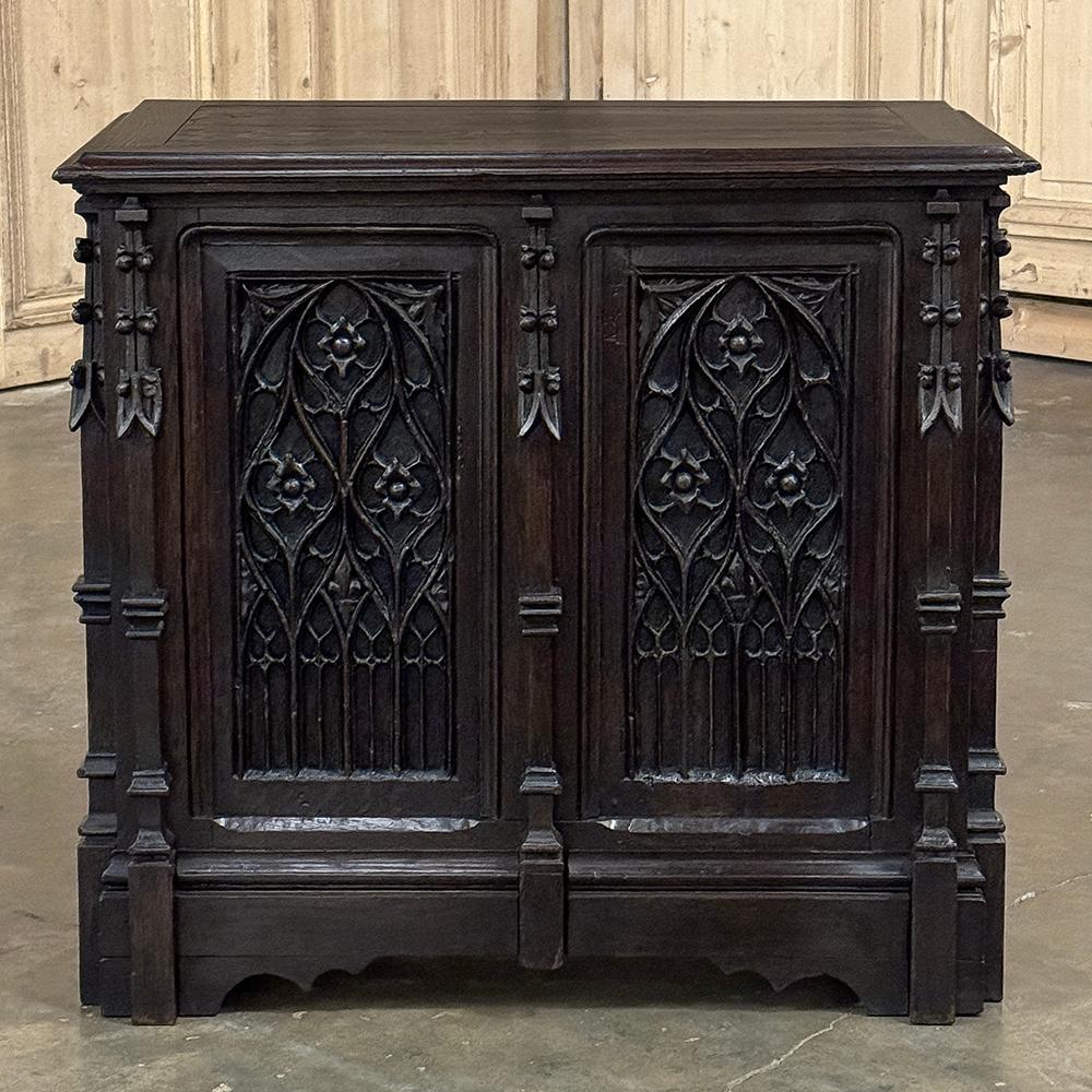 19th Century French Gothic Petite Trunk ~ Blanket Chest  In Good Condition For Sale In Dallas, TX