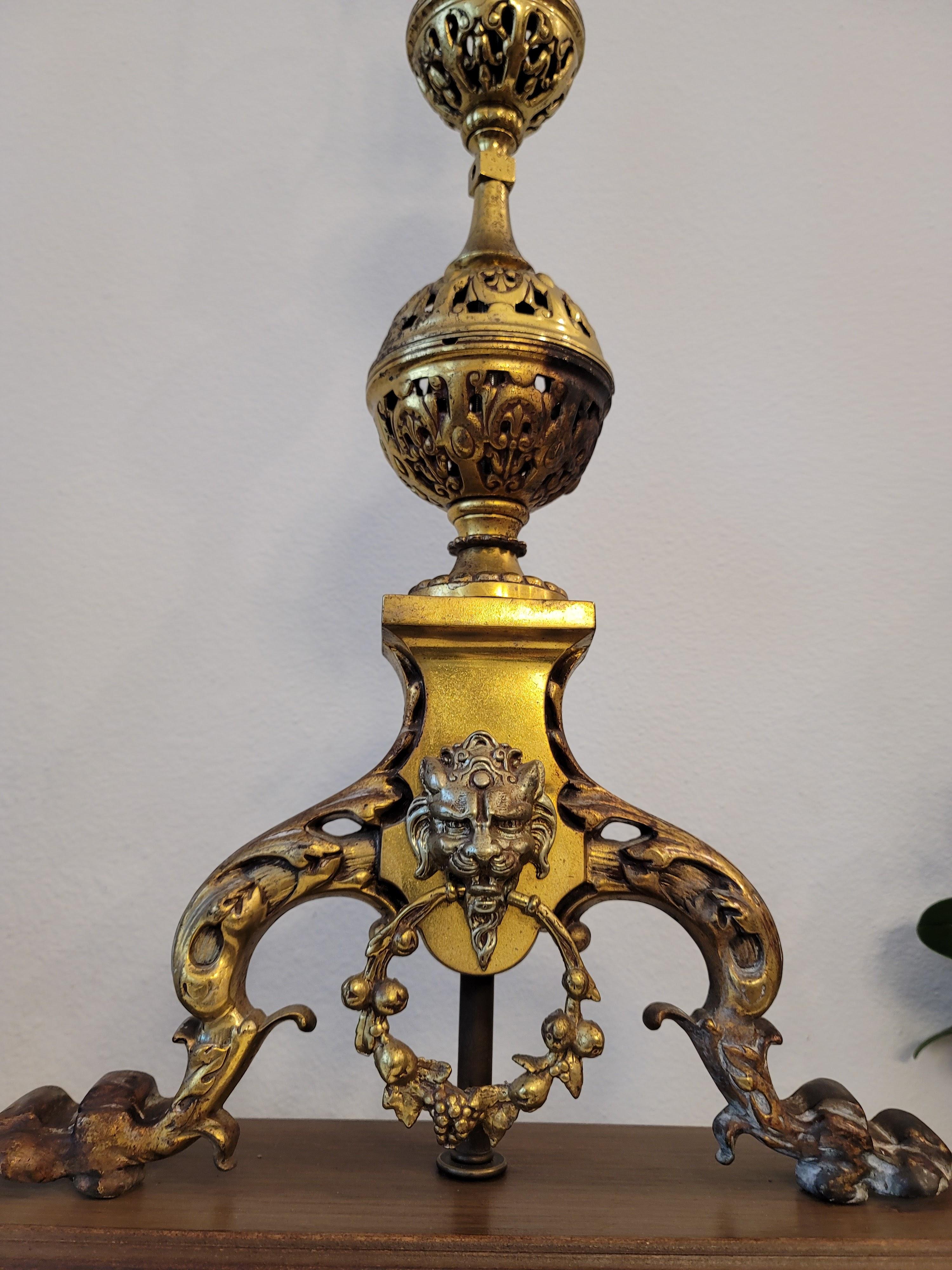 Feuerböcke im französischen Gotik-Stil des 19. Jahrhunderts als Tischlampen montiert - Ein Paar  im Zustand „Gut“ im Angebot in Forney, TX